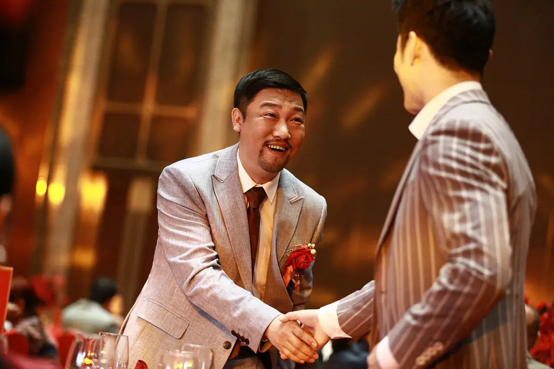 包贝尔和克拉拉新电影 包贝尔,克拉拉主演的喜剧片《大红包》在现实和