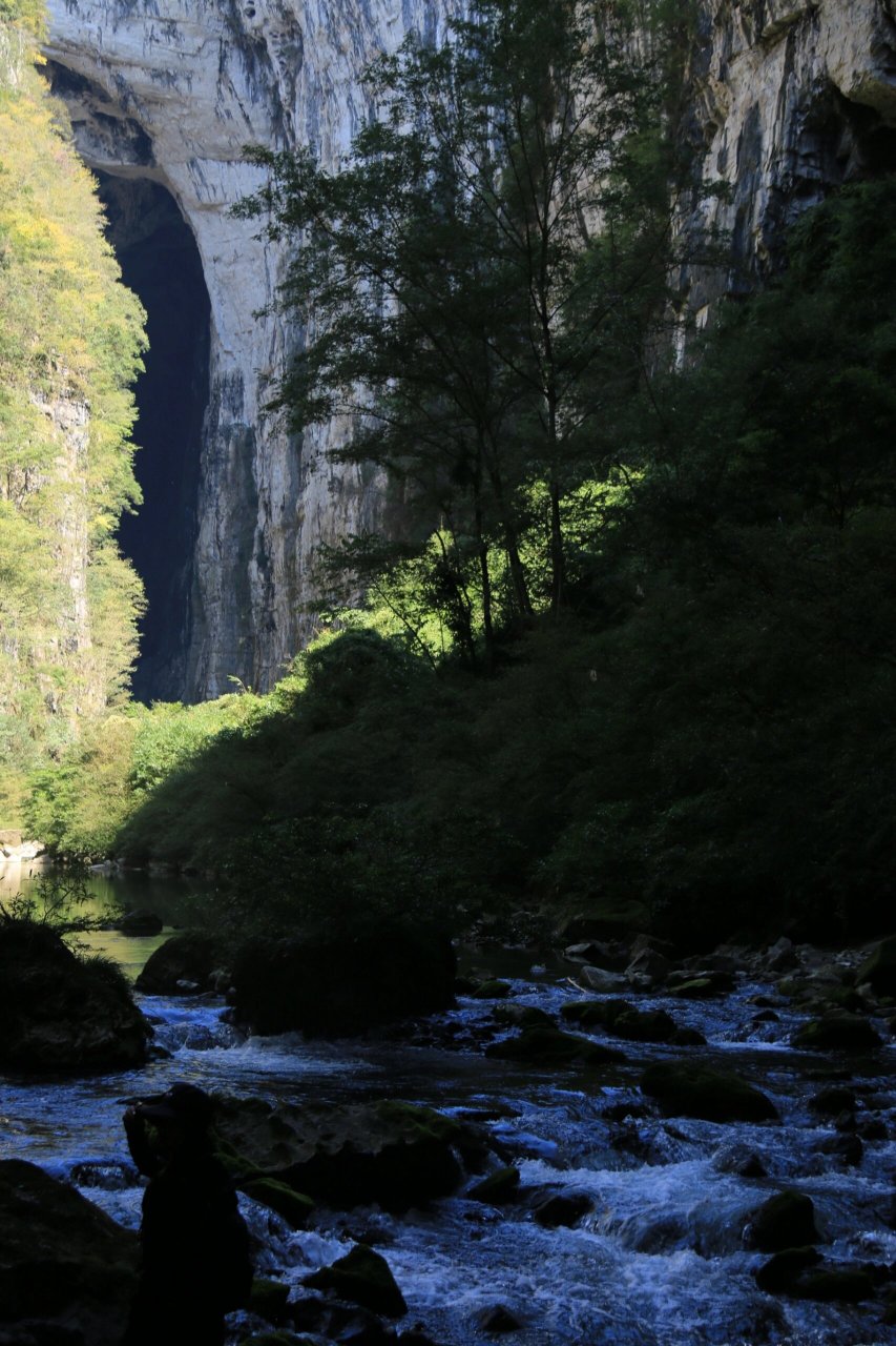 野生溶洞探险之旅 | 惠水燕子洞 燕子洞位于贵州省惠水县羡塘乡,洞口