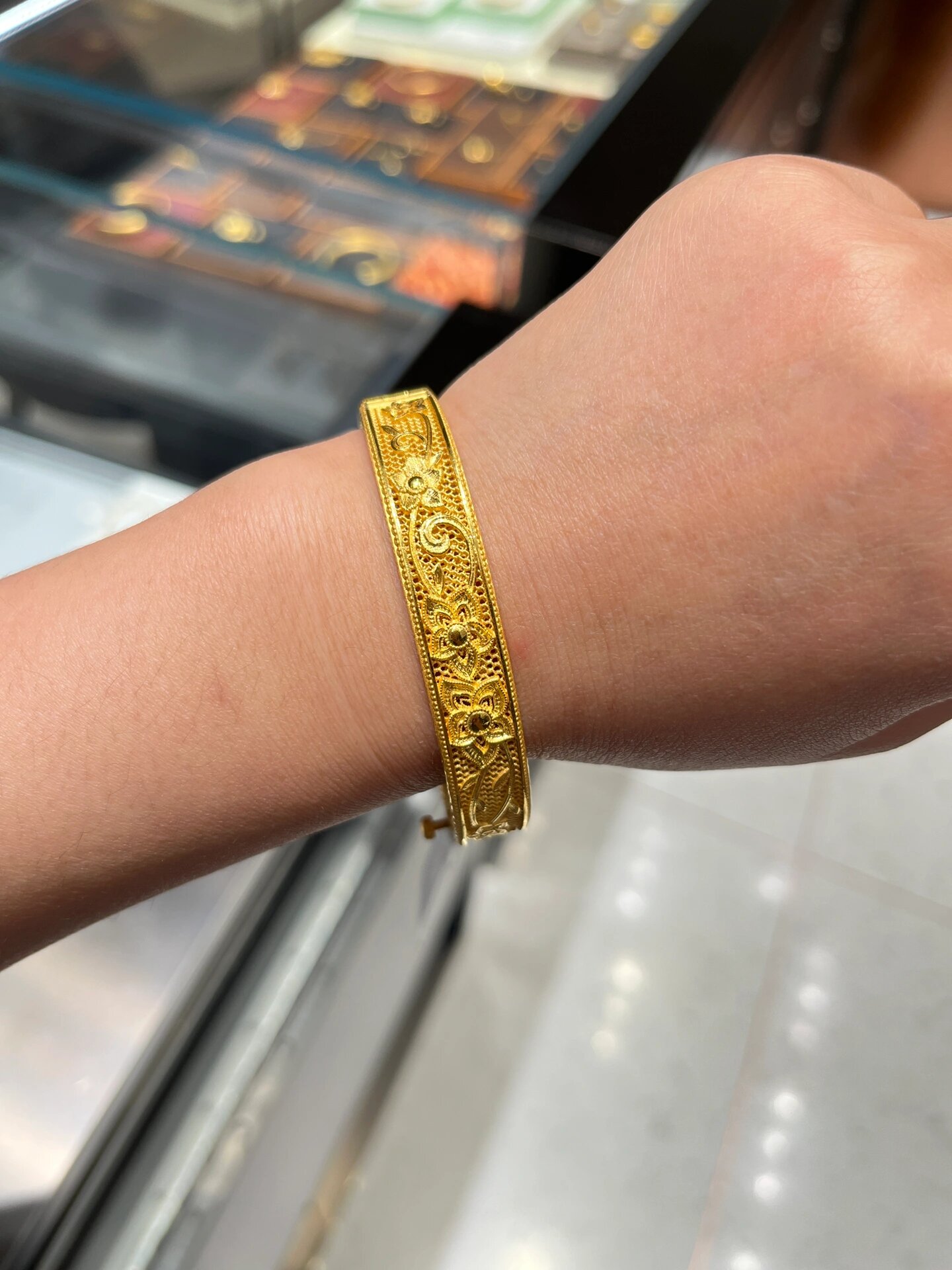 周大福黄金贵妃手镯