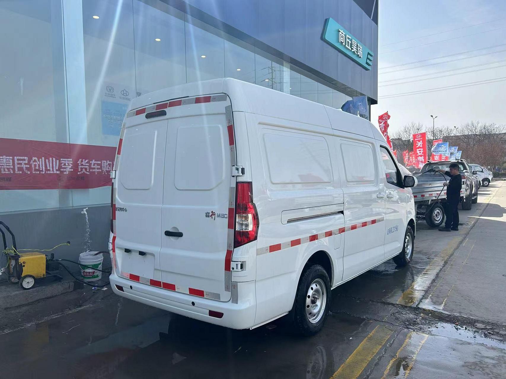 长安睿行 m80高顶车型