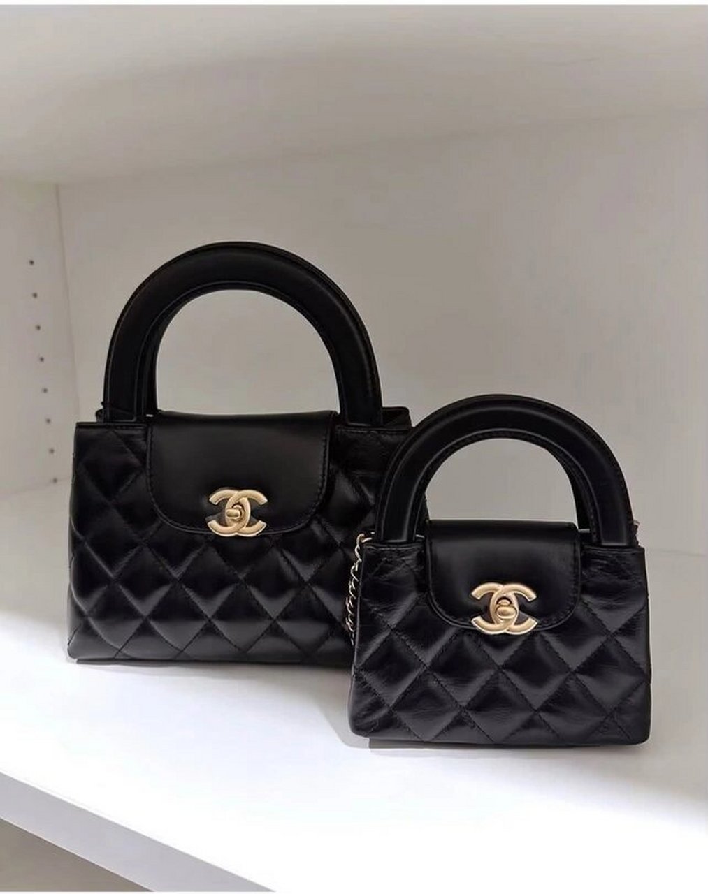 香奈儿23k kelly包-不是dg, 只是分享 有两个sizes: 大号有黑色和粉色