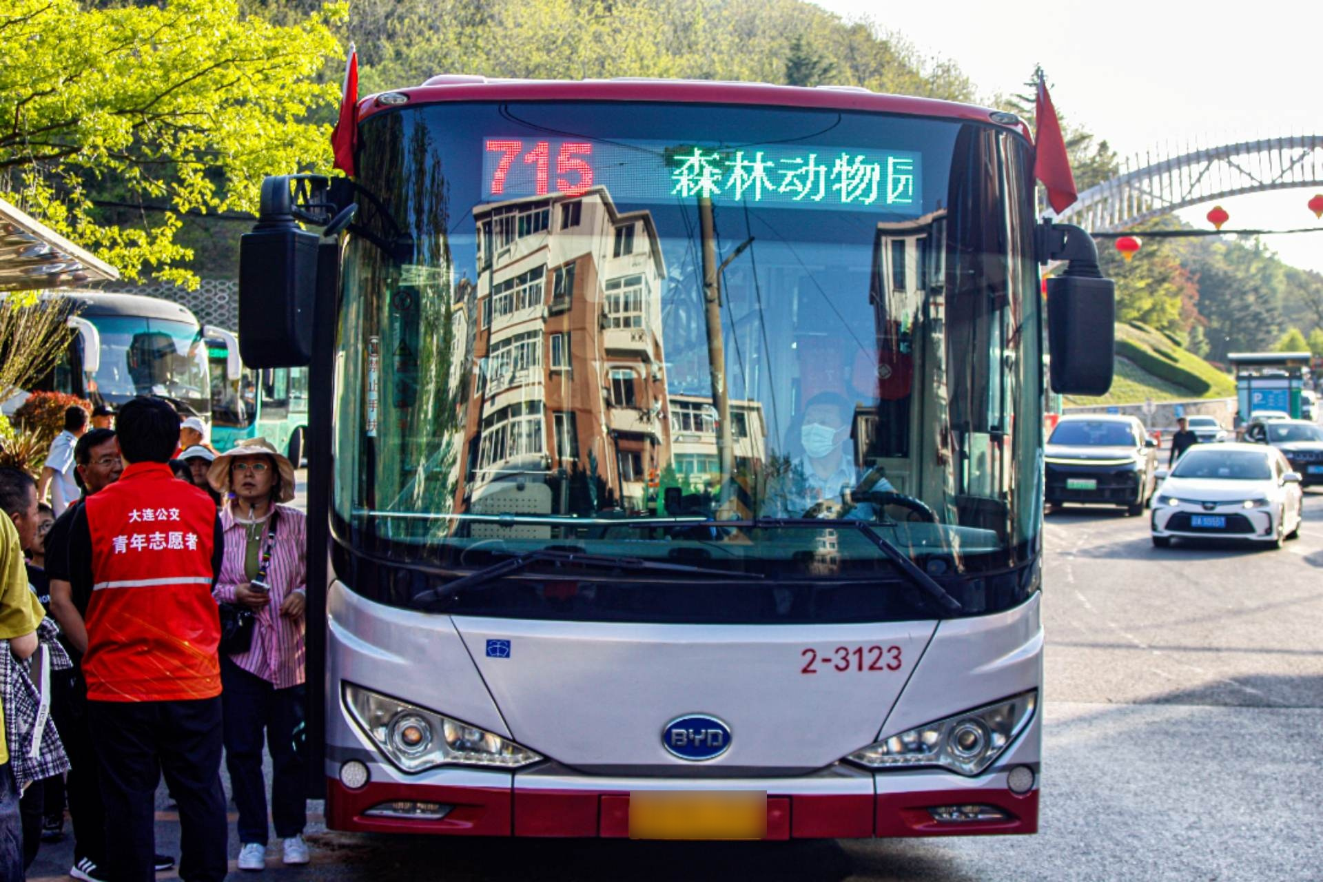 大连公交715路惊现比亚迪代运