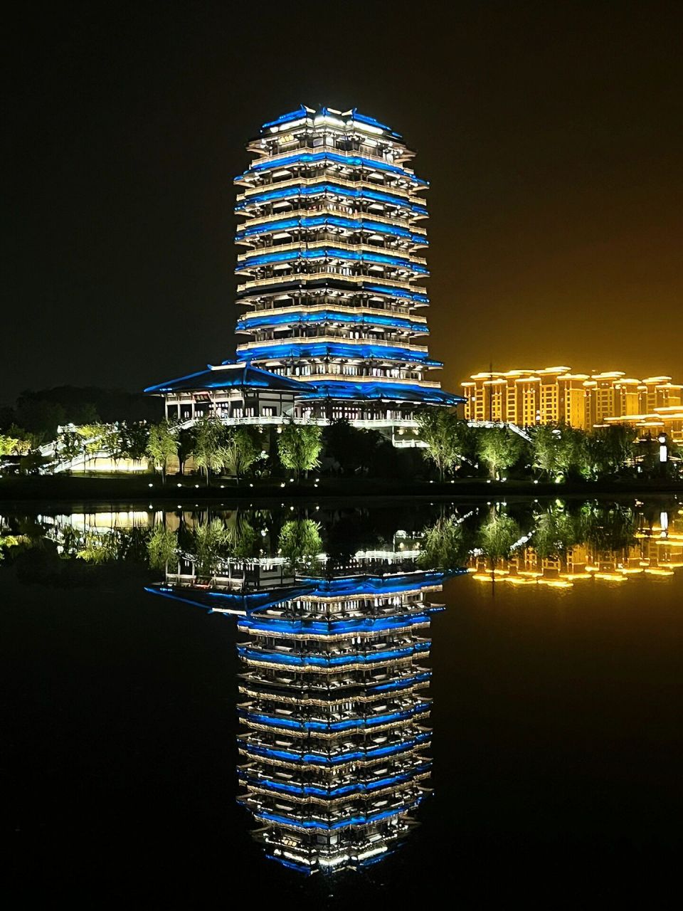 晚上的海岱楼真的很美!一定去看夜景! 真的很漂亮!比图片更美!