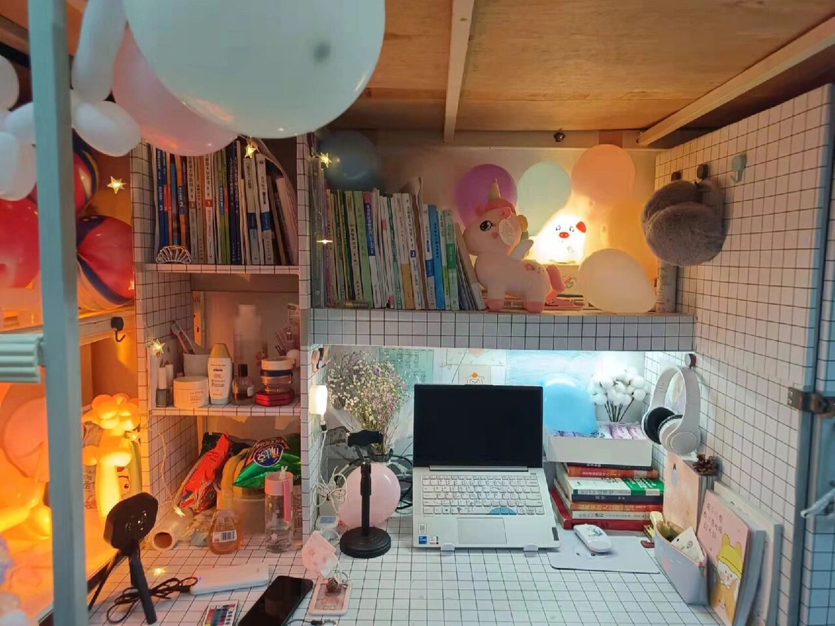 哈尔滨商业大学上床下桌宿舍97 萌新们这是我大一还没整帘子的的