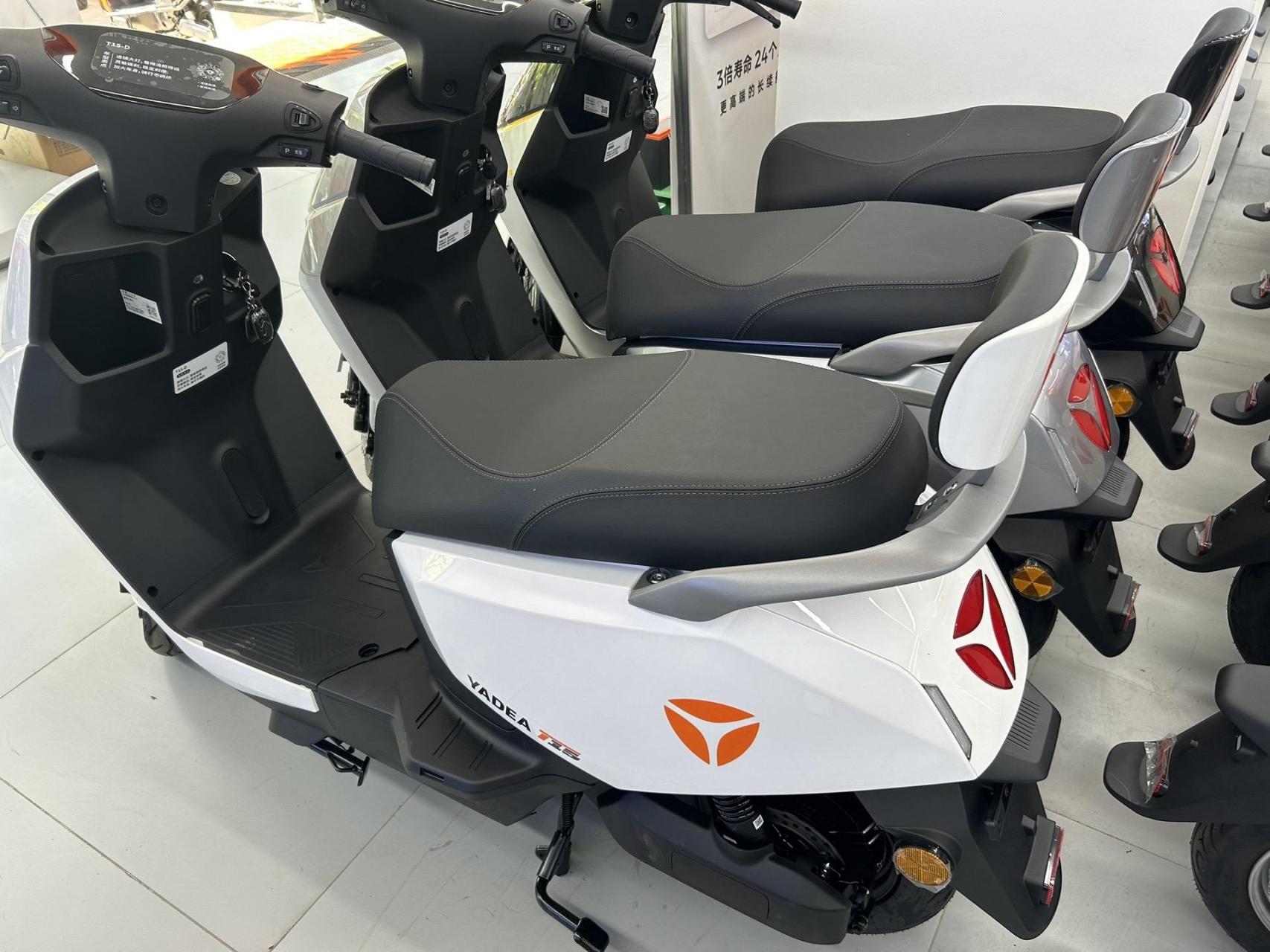 雅迪t15 雅迪电动车 1200w电机 前后双碟刹 超大坐垫