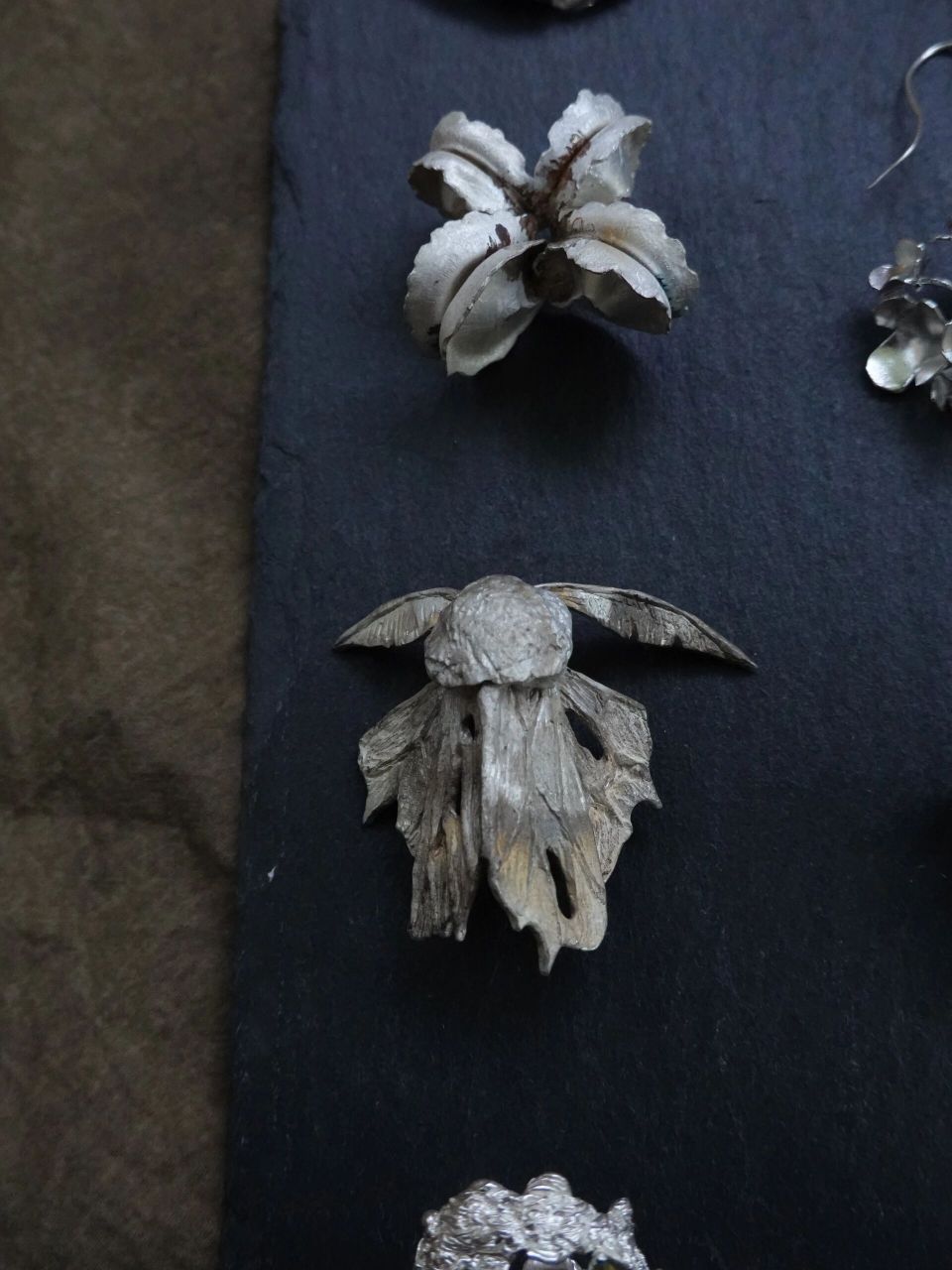 一些首饰金工课上的学生作品 四月金工课上的部分课堂作品们～ 都是