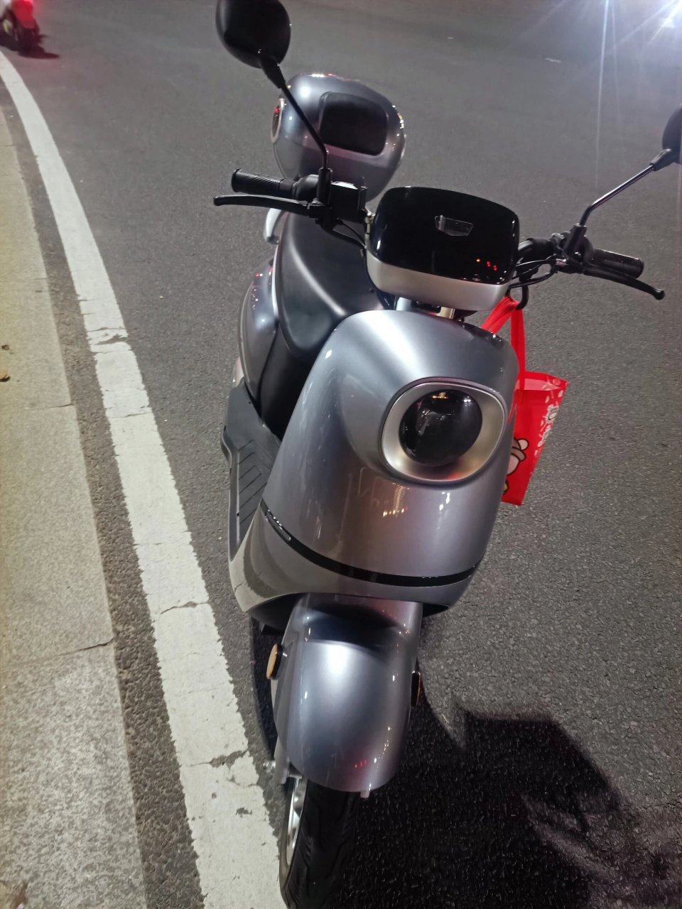 雅迪欧橙 在那个糖果和欧橙里犹豫了一小会,还是选了欧橙,可能我老了