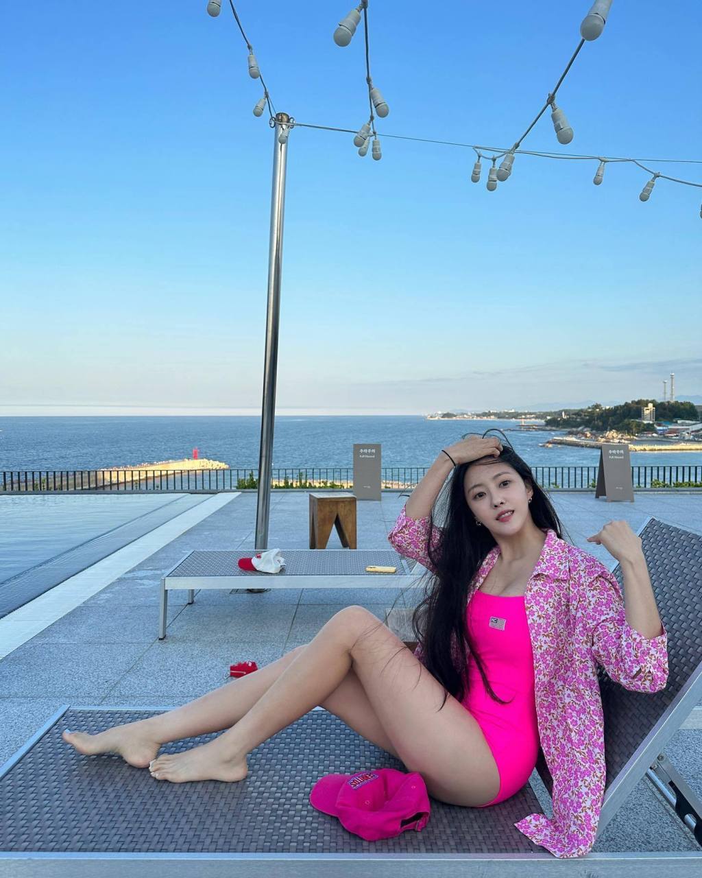 tara朴孝敏粉红泳衣大长腿写真组图