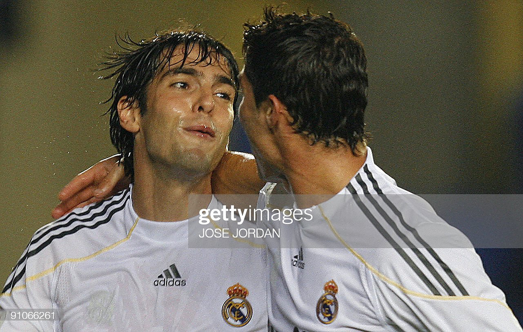 姐妹们,发现gettyimages这个网站上有卡卡和c罗非常高清的图,至少000