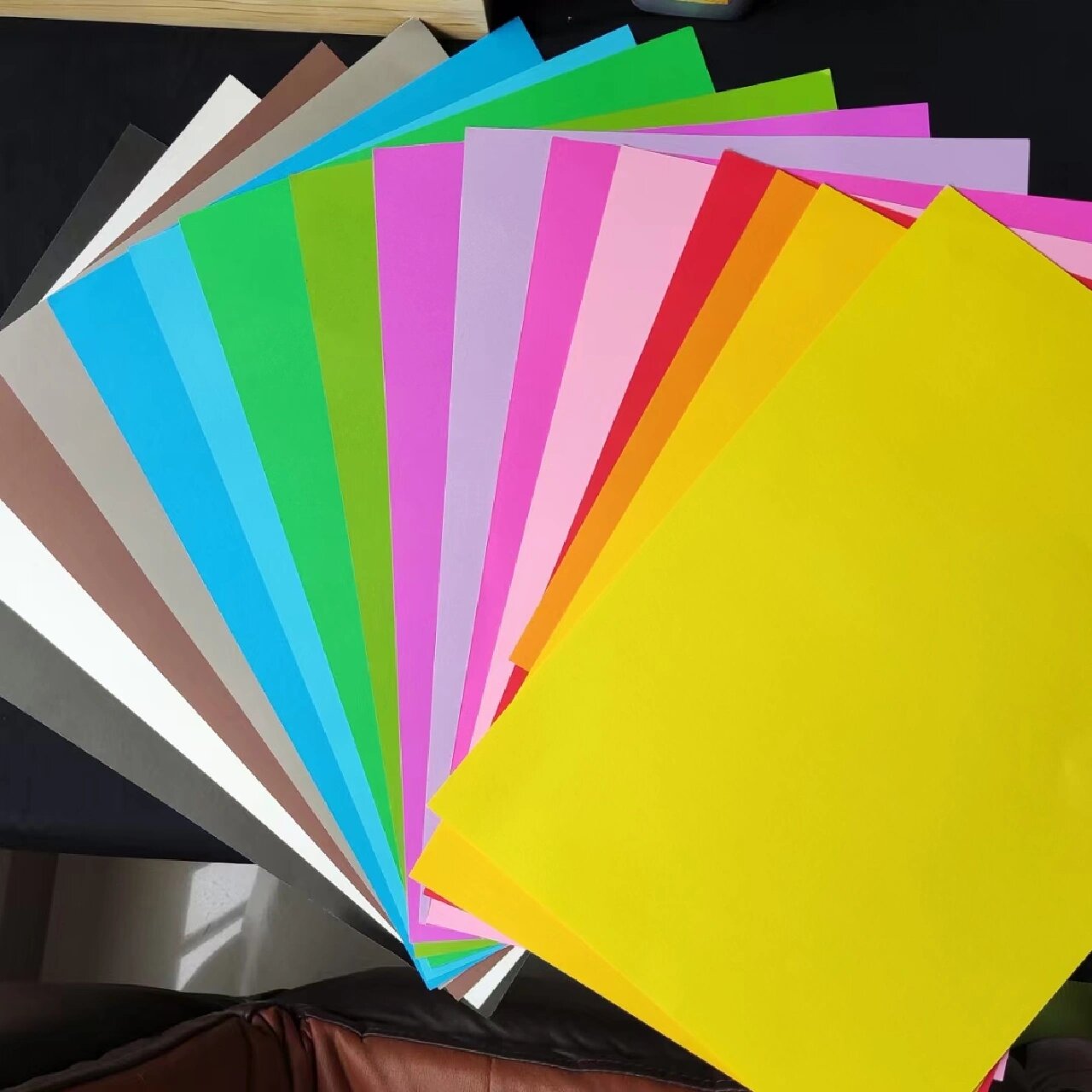 纯木浆的8开200g彩色卡纸 200张49.9元包邮, 300张69.