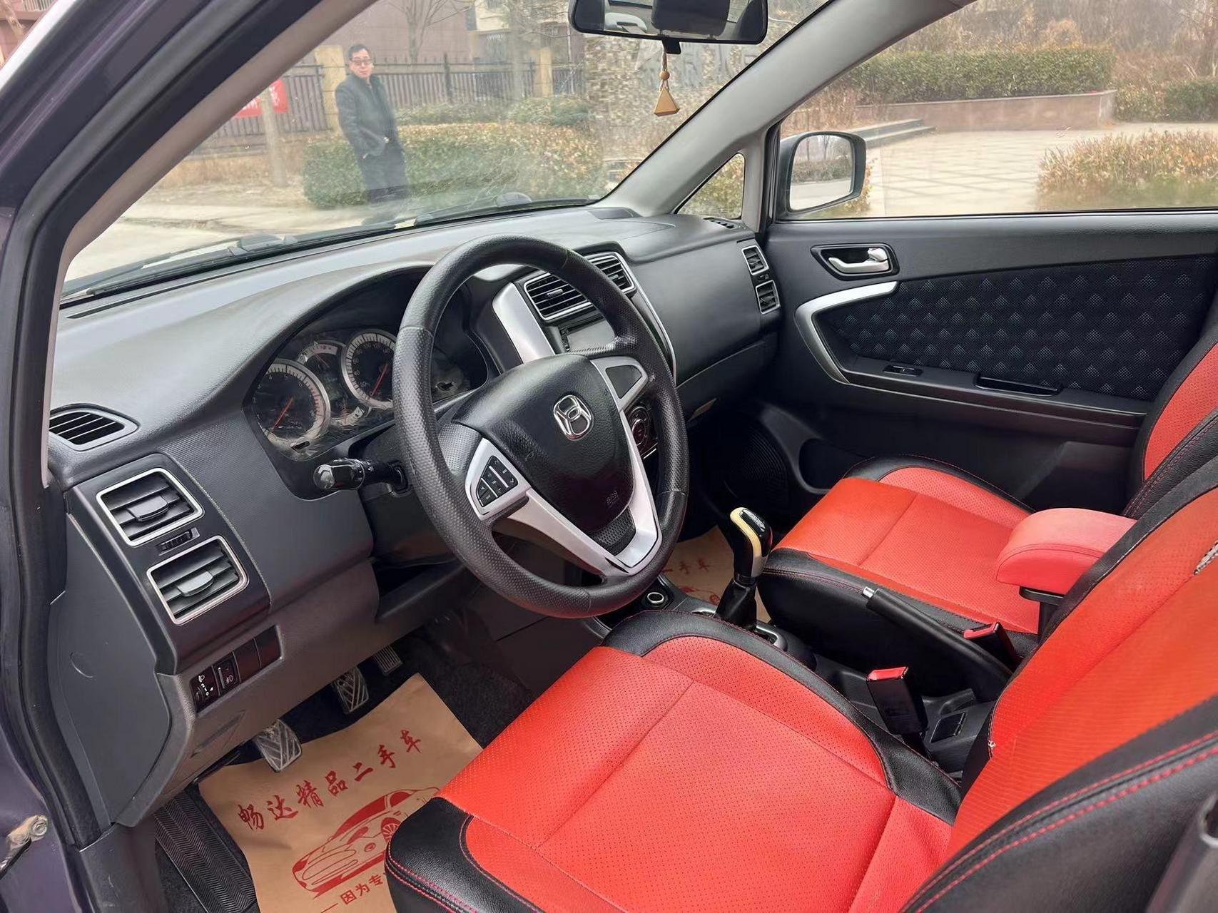 最新到店本地个人一手15年昌河铃木/利亚纳a6,手动挡排量1.