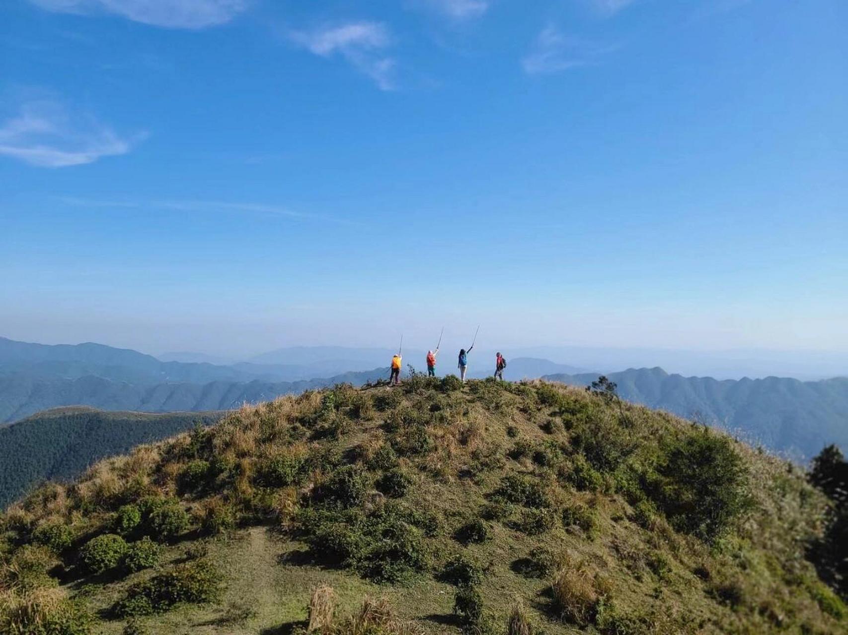 周末去徒步74阳春八排山 八排山位于罗定市船步镇,信宜市思贺镇