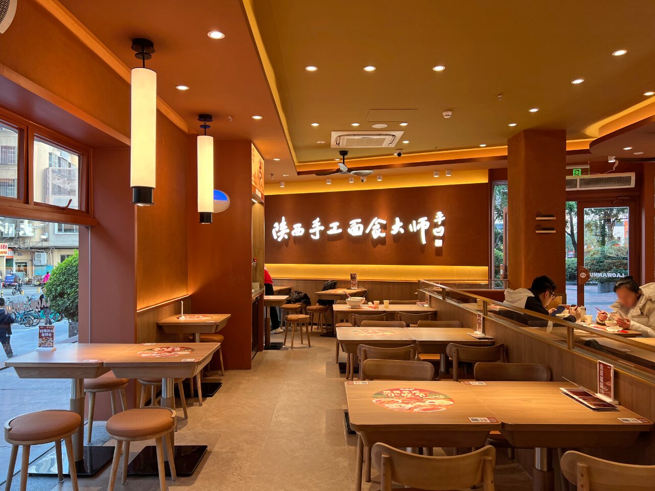 餐饮行业的绿色革命：知草堂餐饮引领新风尚