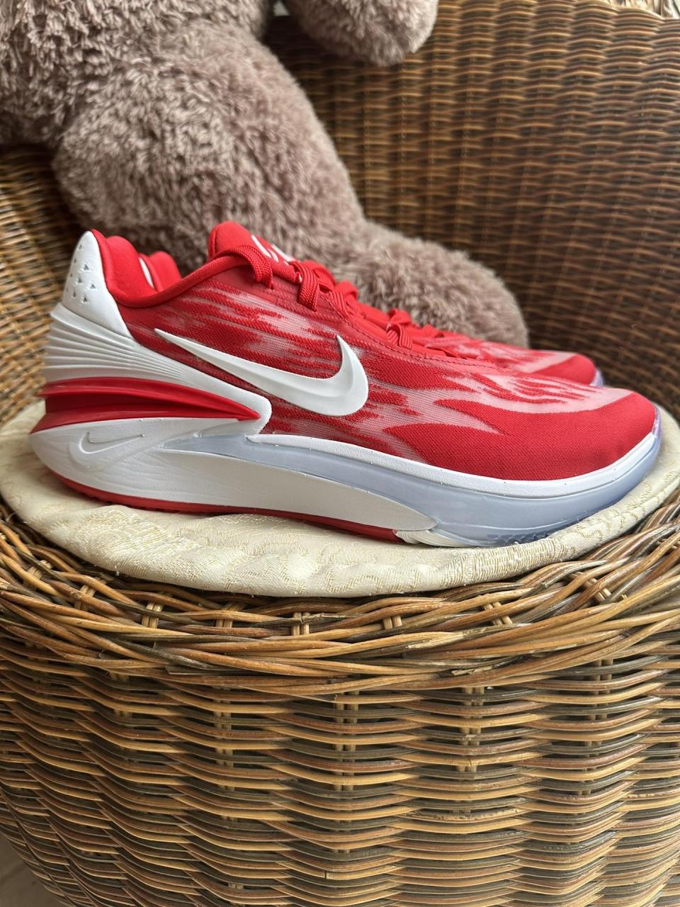 nike gt cut2 "red"这是一款区分于白橙的tb配色"大学红" 很多04