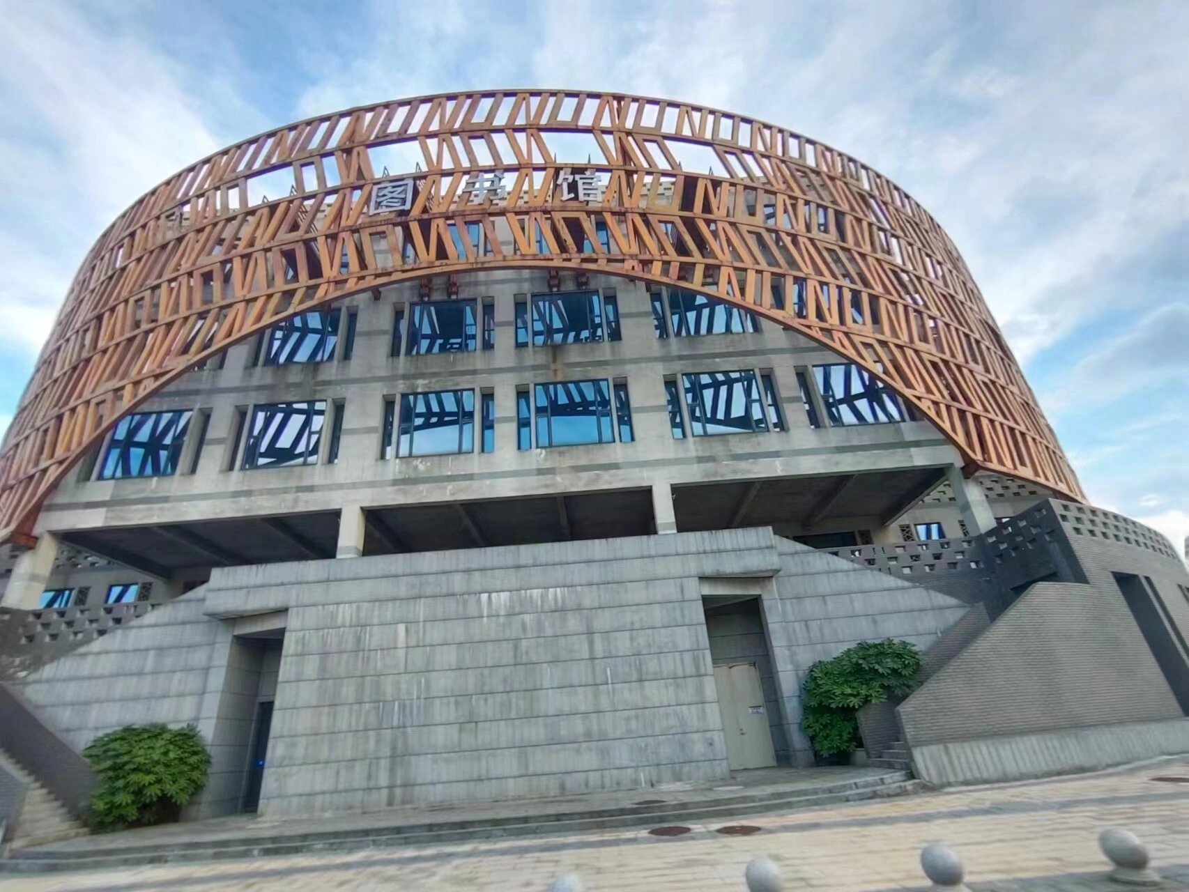 宁波工程学院杭州湾汽车学院 欢迎同学报考!
