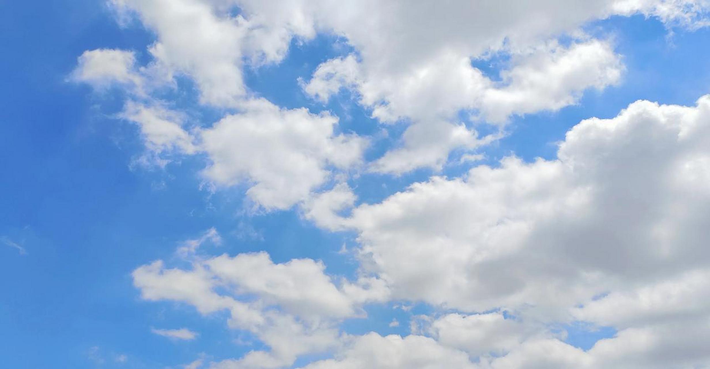 傍晚的云变幻了色彩,和白天的蓝天白云截然不同,风云际会,谁又在大闹