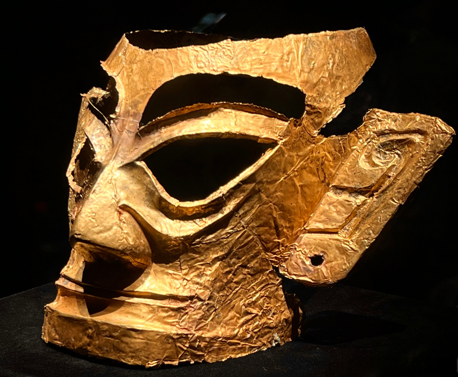 最新出土的三星堆金面具. #美学研究所##那些被艺术治愈的瞬间