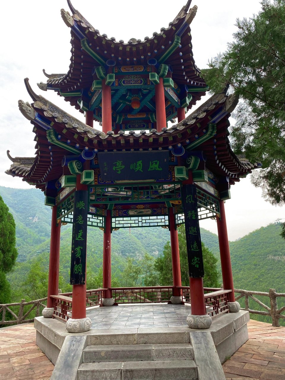 娲皇宫61屹立于悬崖峭壁的行宫 99位置:邯郸市涉县索堡镇 99