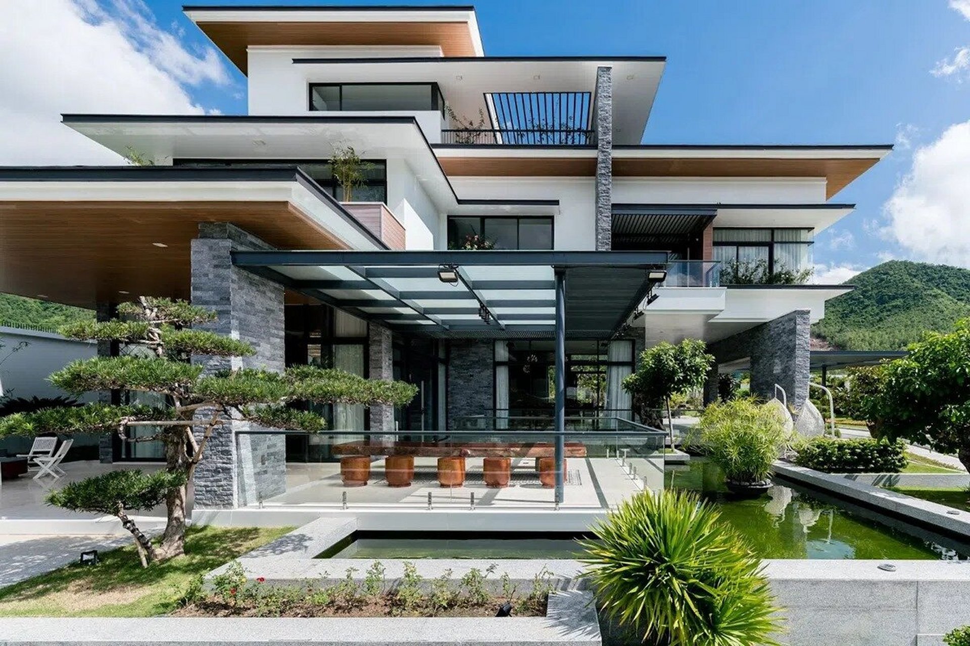 案例|现代t字型花园别墅 项目平面设计采用t型平面,将当地房屋风格(即