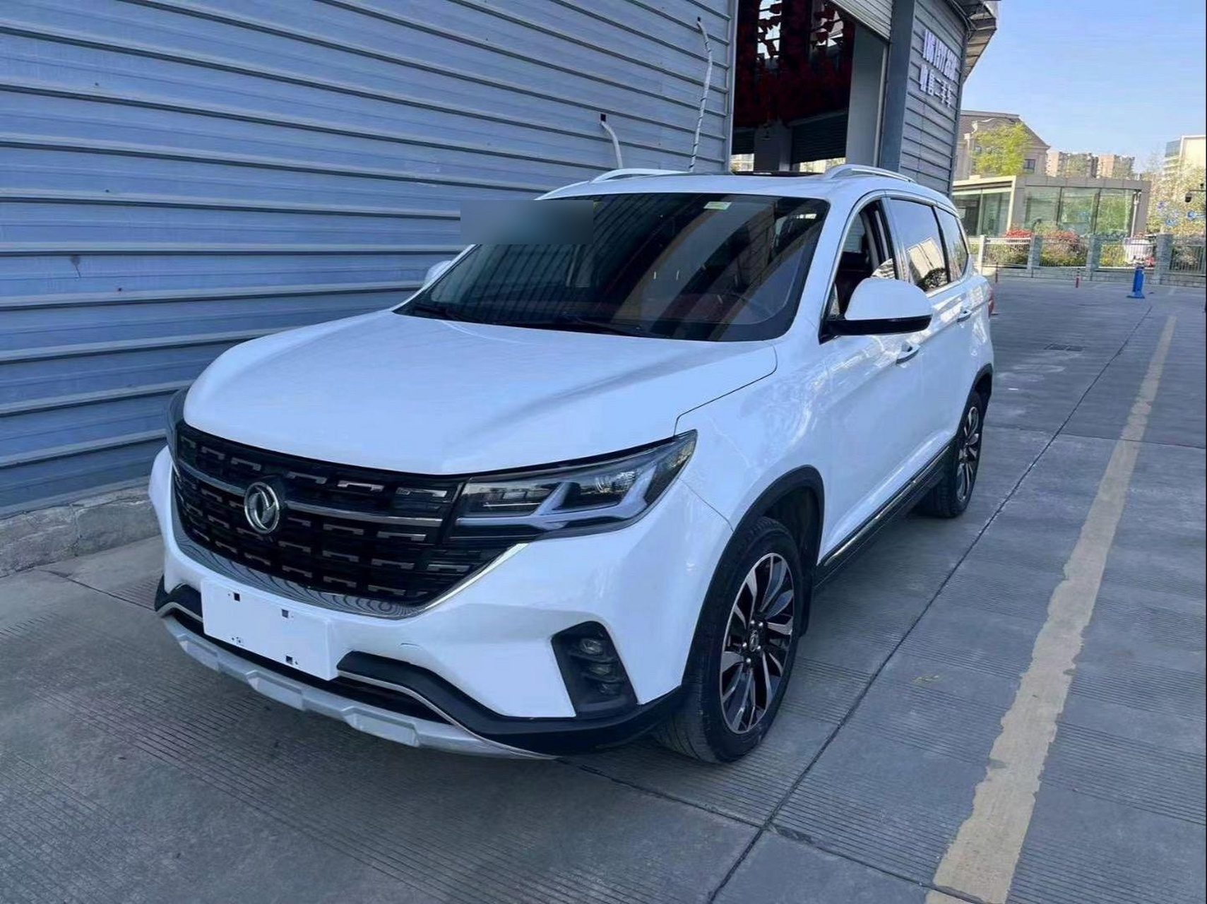 3.68万批发  自动挡 19年1月东风风行t5,1.