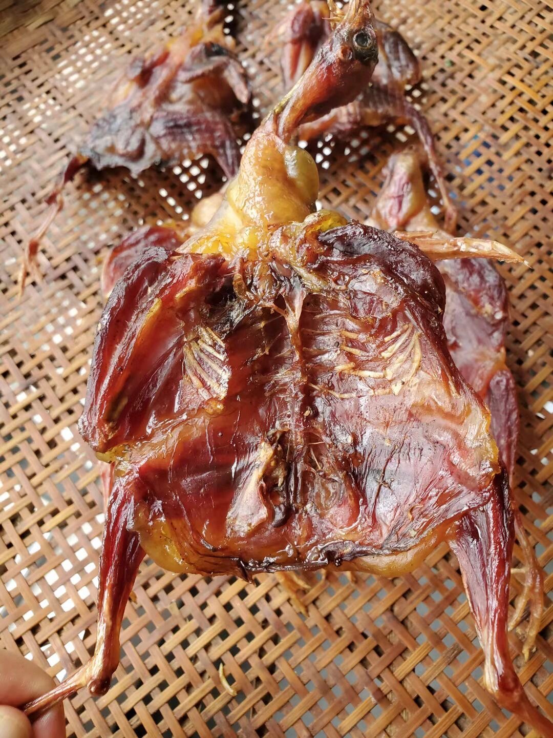 新品腊味——腊鹌鹑 肉质细嫩香味十足,肉多骨小 做之前温水泡半个