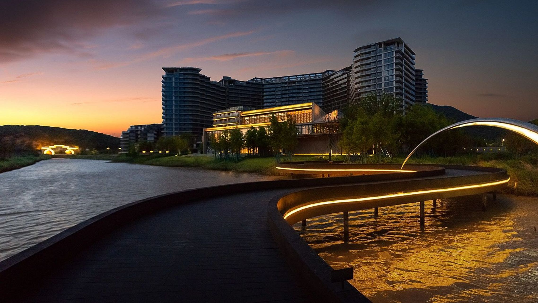 保利自在海|朱家尖最美的落日打卡地92 99地址:自在海生活美学馆