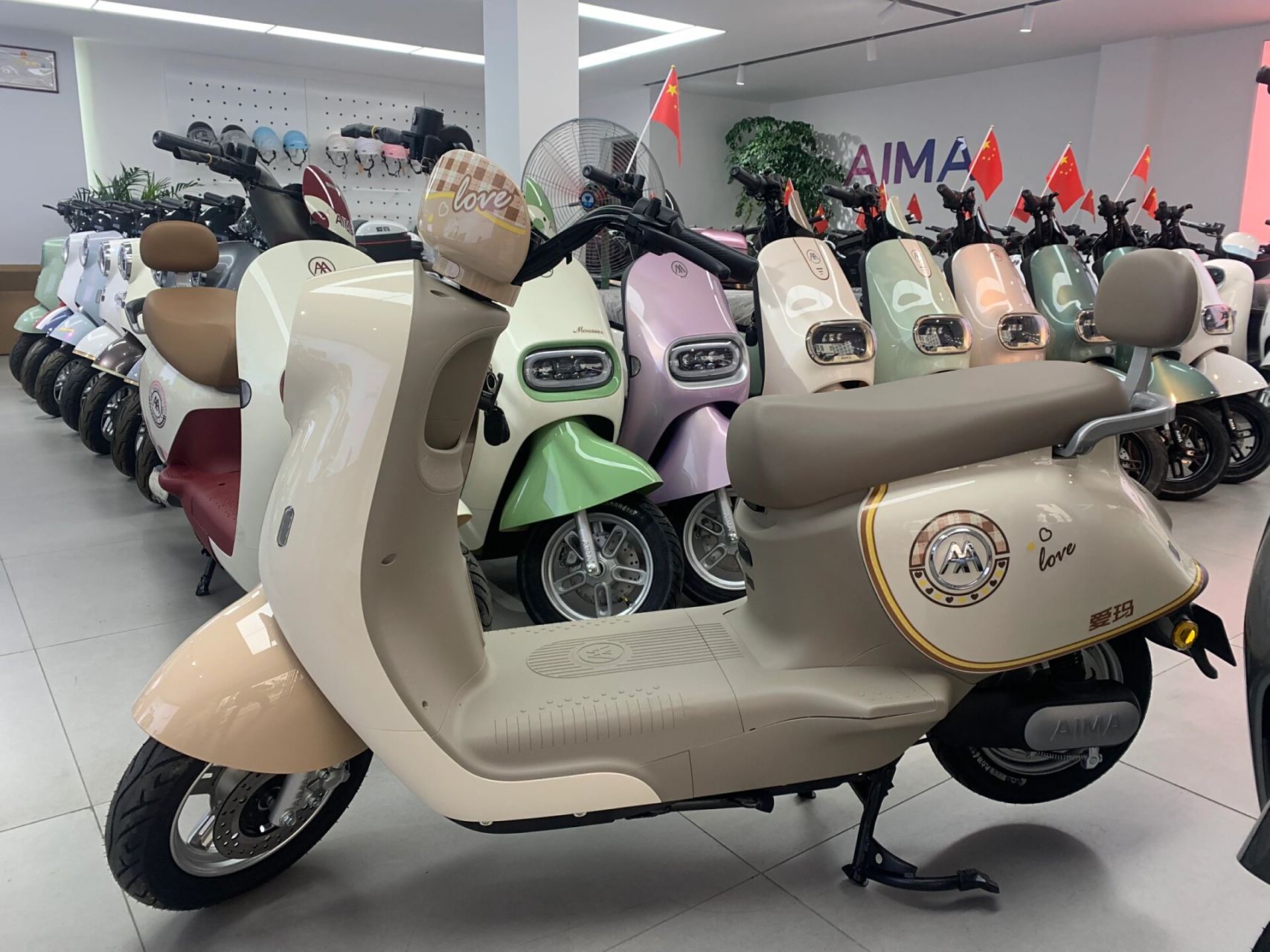 爱玛电动车#浦北爱玛电动车 新款车型爱玛爱琪 6个电瓶72伏 续 900