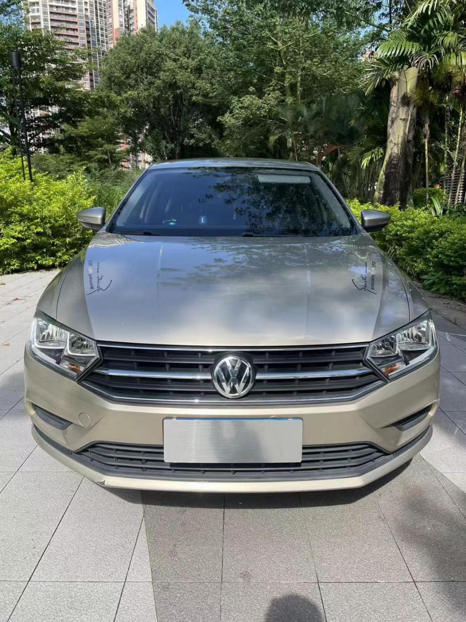 5 香槟色优雅大气 真皮座椅,大屏导航,车况:精品. 喜欢的来.