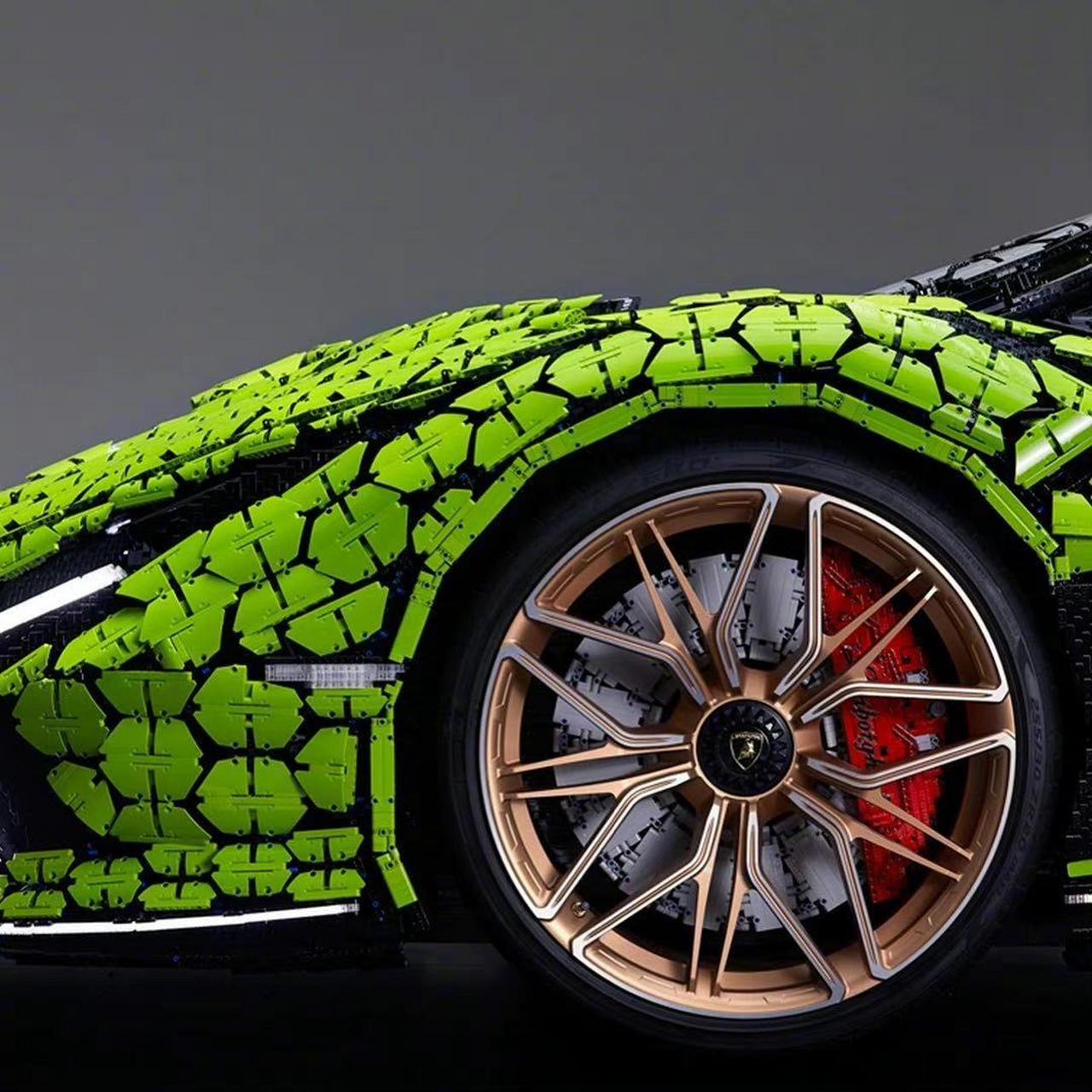 乐高集团打造了一款1:1还原的 lamborghini sian fkp 37超级跑车 全车