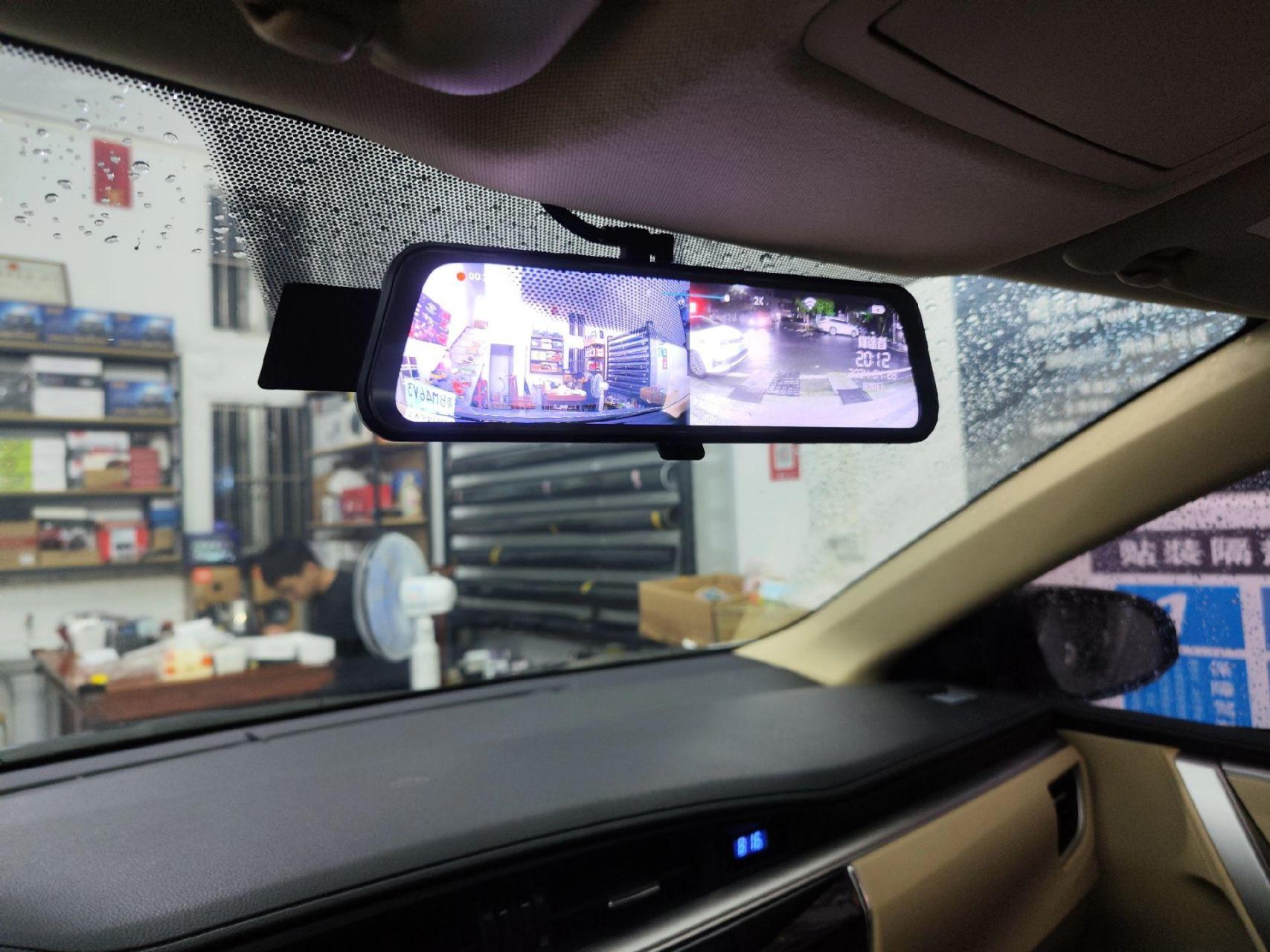 安装行车记录仪 丰田卡罗拉安装流媒体行车记录仪无损改装