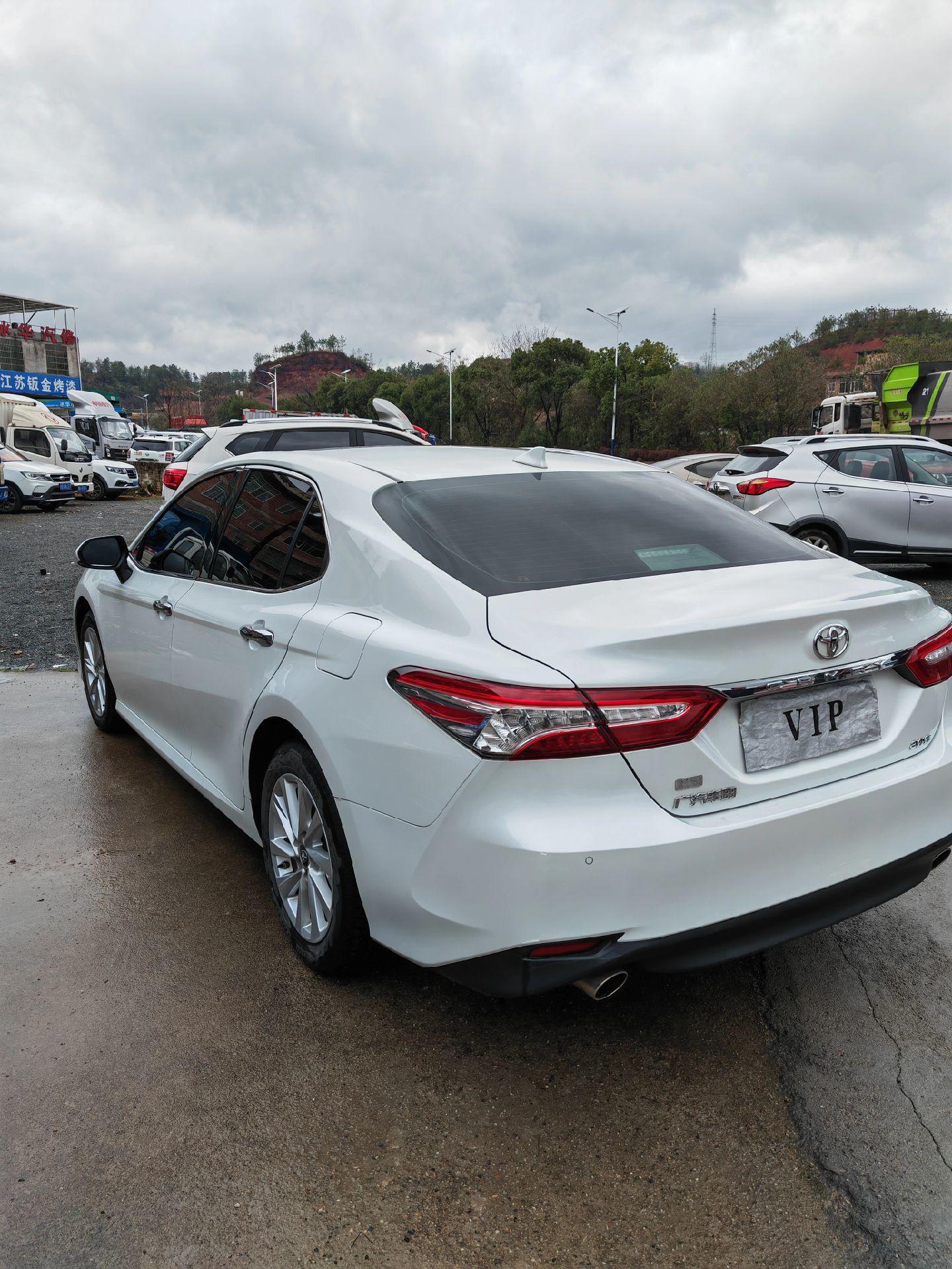 最新到店,22年10月份上牌凯美瑞,还在原厂质保,珍珠白,2