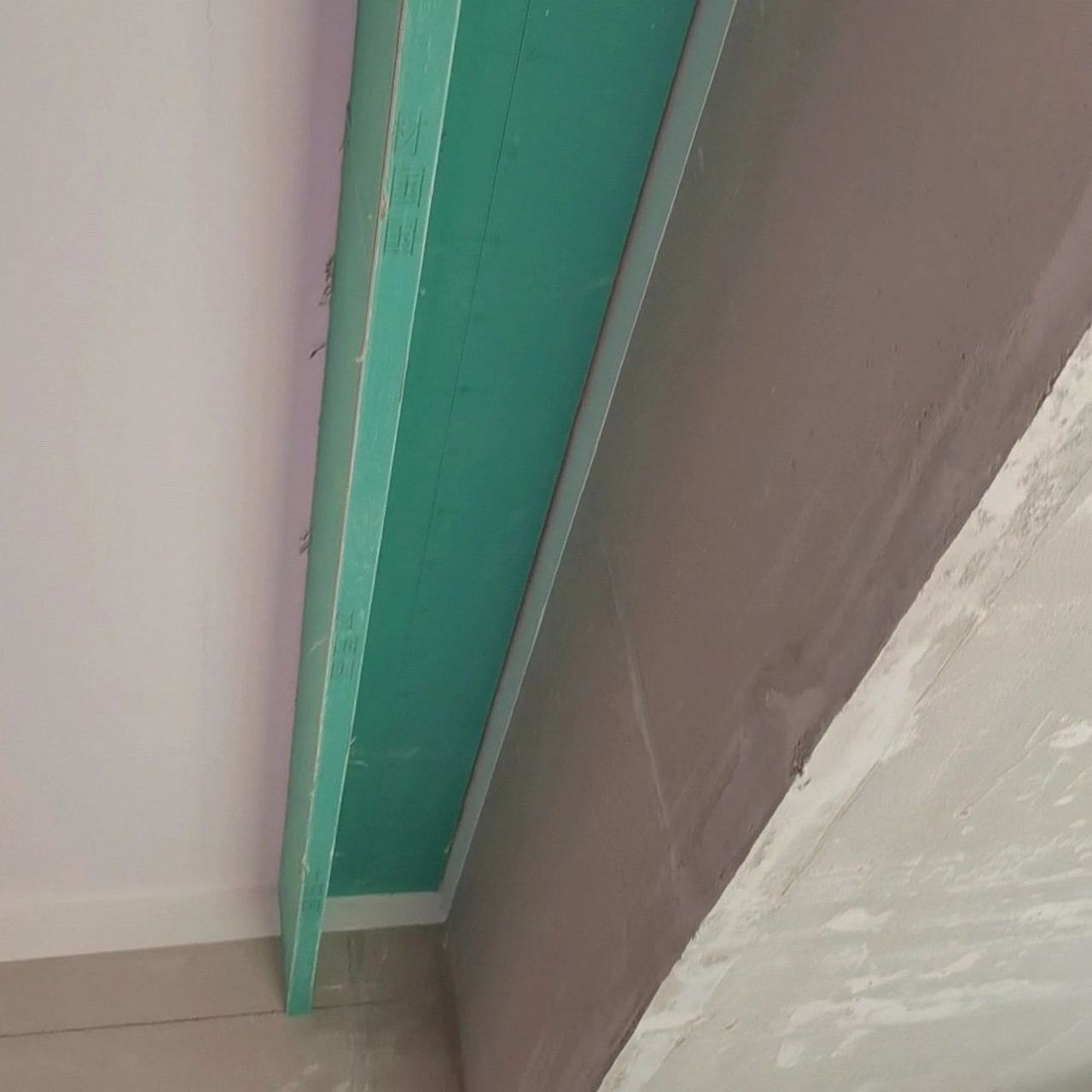 窗帘盒好贵01 吊顶阶段～ 我家不吊顶,只做窗帘盒,然后全屋石膏线