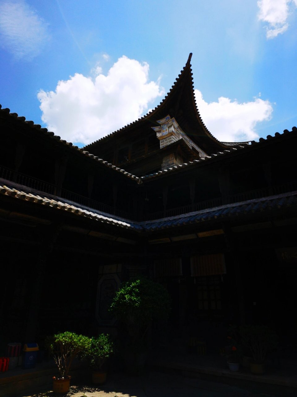 东莲花村马家大院 东莲花是巍山县永建镇的一个纯回族自然村落,伊斯兰