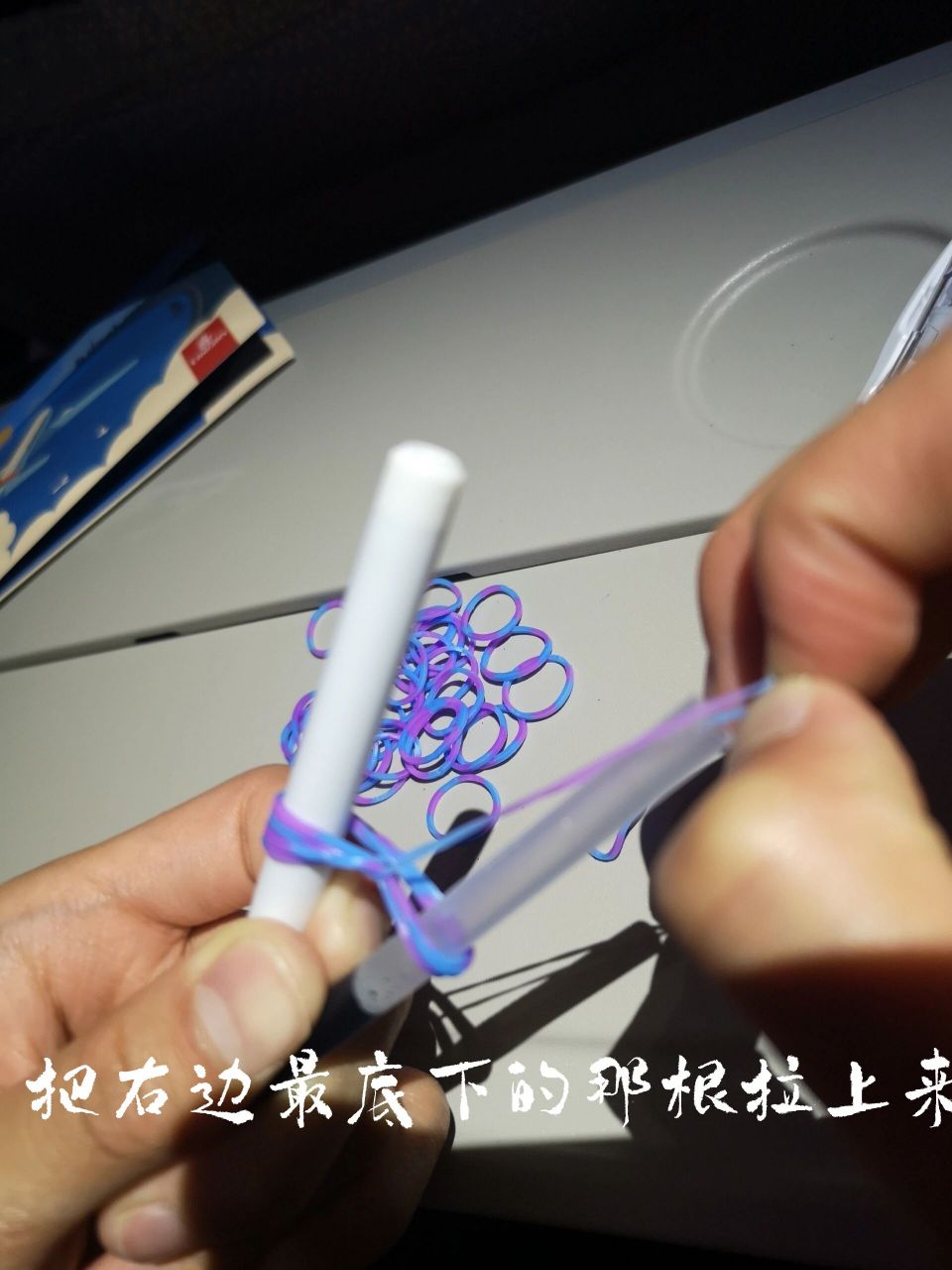 小皮筋手环教程(图片版) 主页还有视频教程,超详细,手残党也能学会!