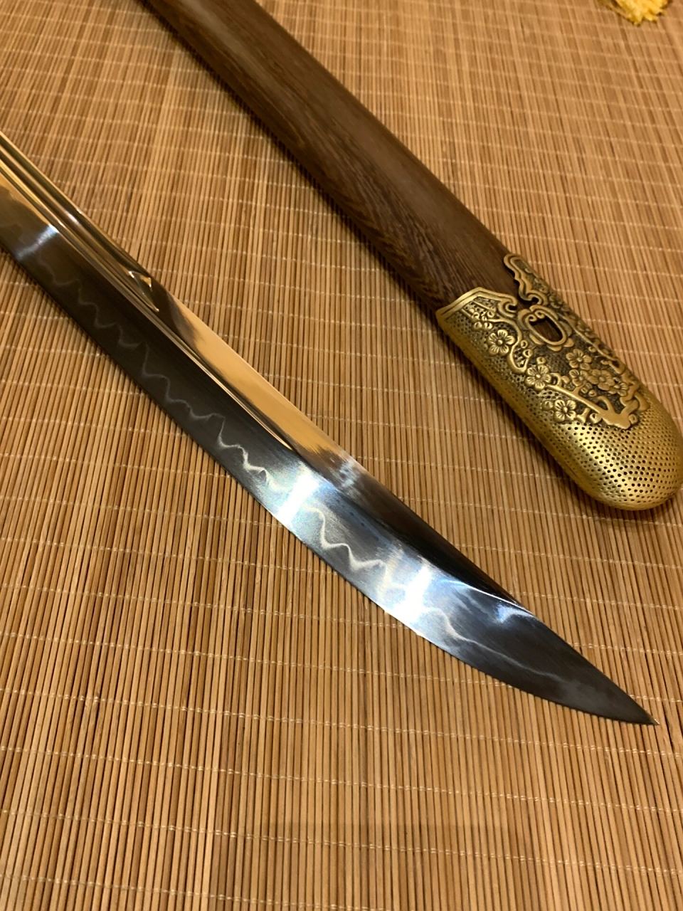 你们要的雁翎刀,今天它来了 全长100厘米,实木老料鸡翅木鞘,纯铜高档