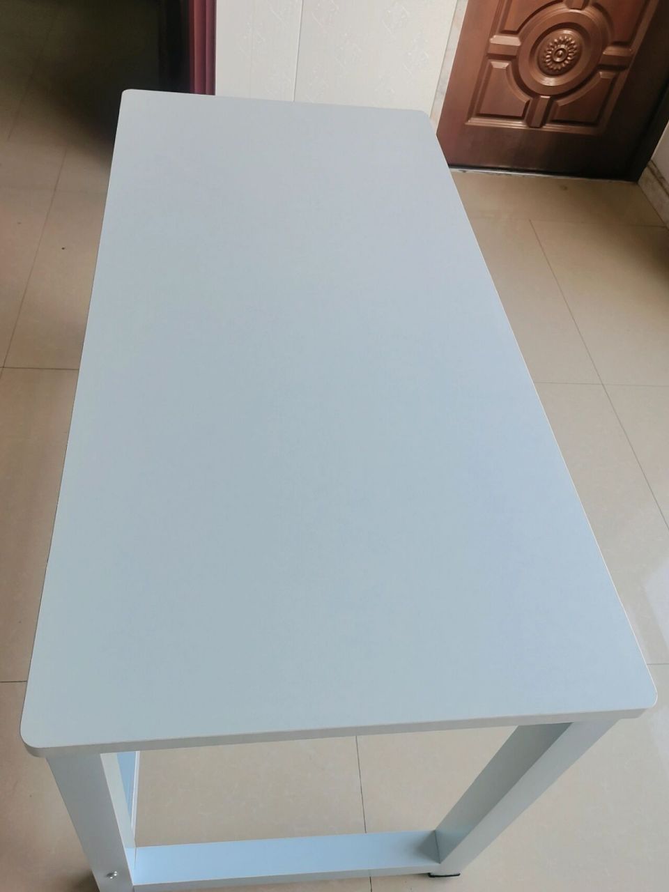 拼夕夕买的大白桌   对于这个桌子真的是超级满意,桌子厚度有2厘米,算