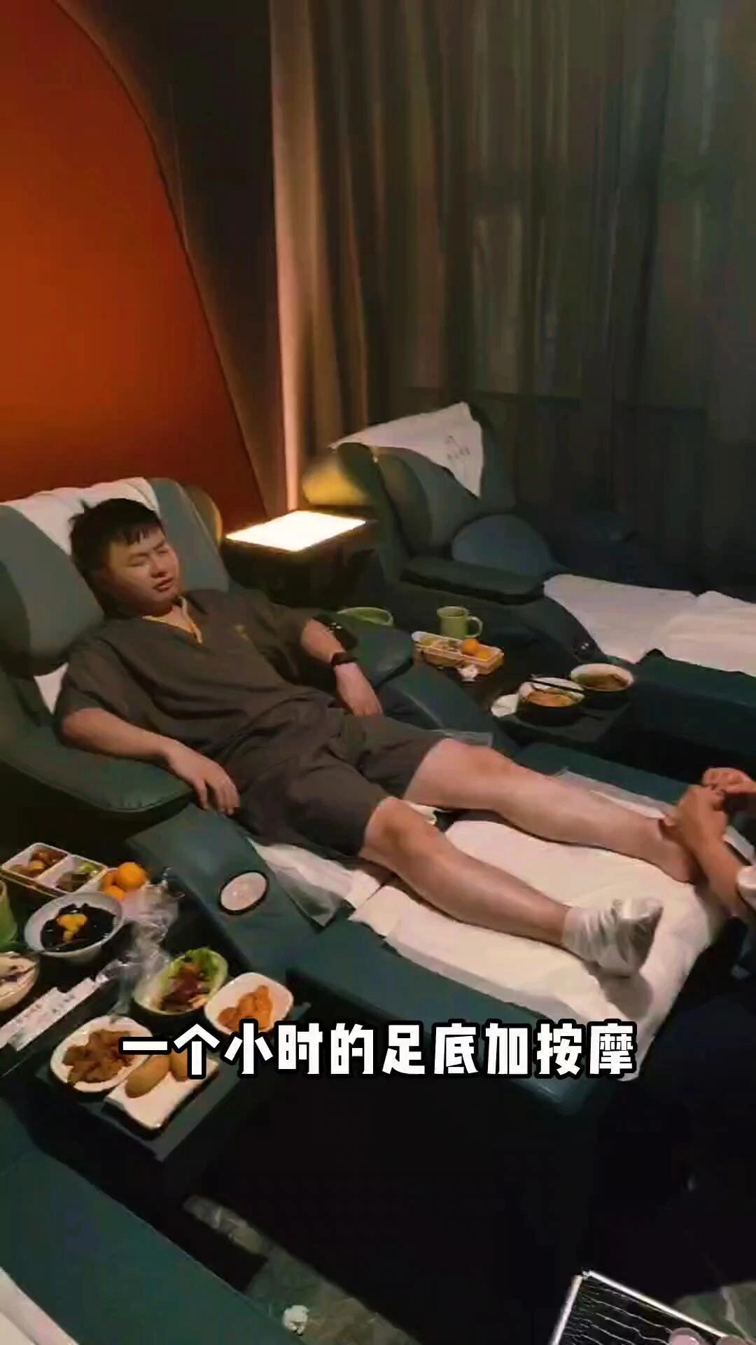 陆琴脚艺 除了工作,还要享受,这家足浴不错.