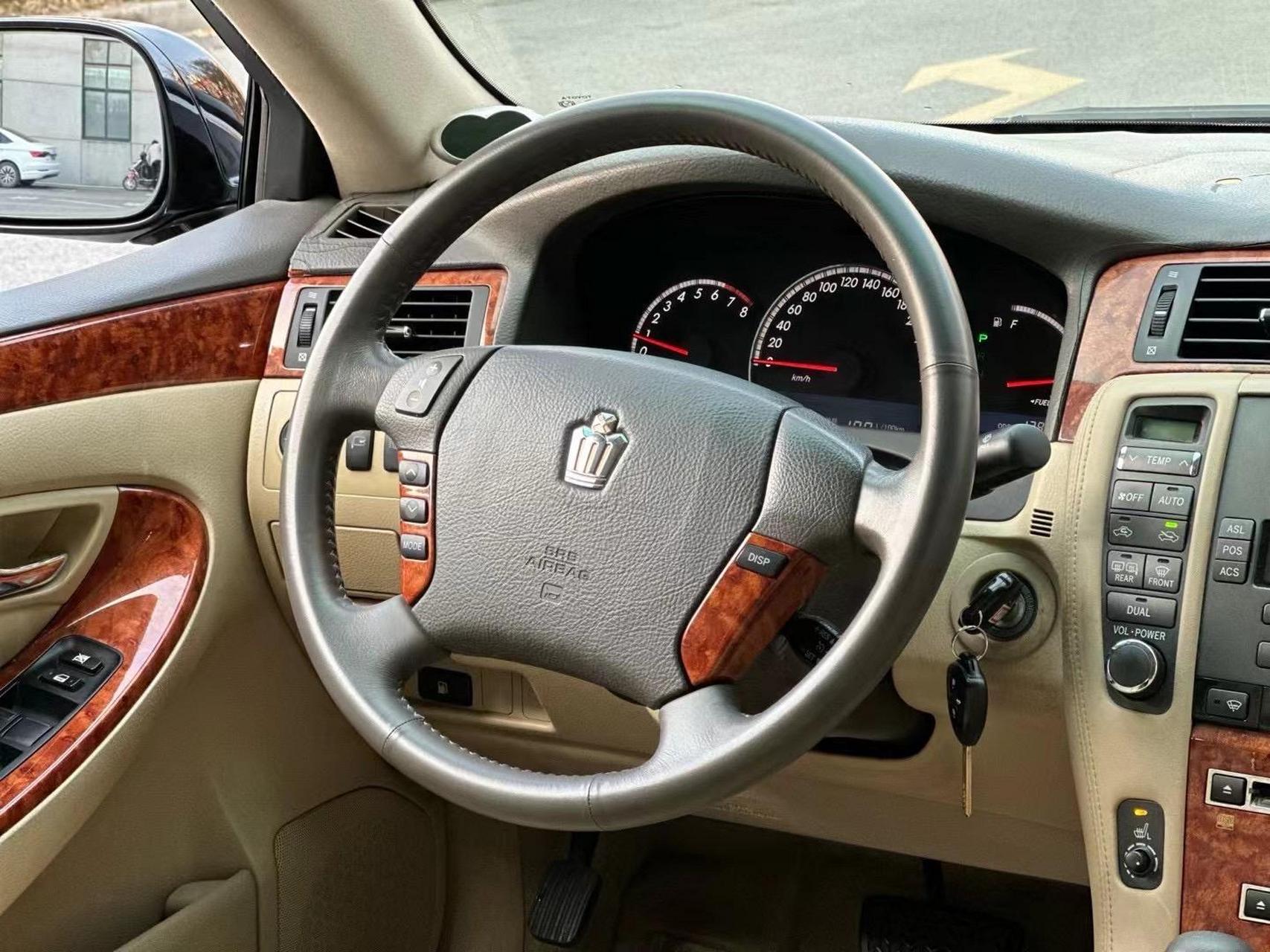 07年4月金标丰田皇冠2.5l royal特别版 沪大牌女士一手车 实表17.