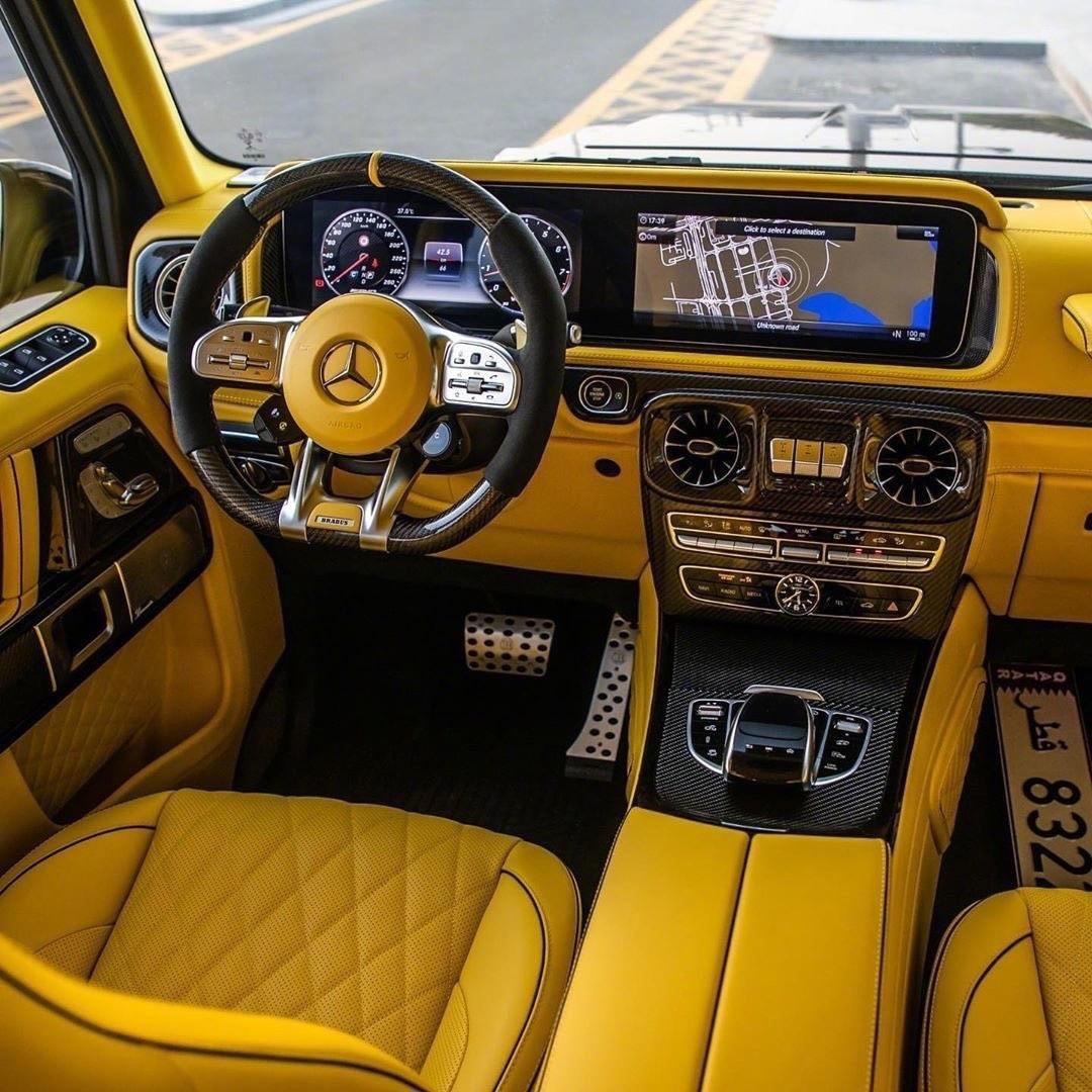 却温和了很多,这个黄色内饰太有特点了,中控台有着大g的那种机械感