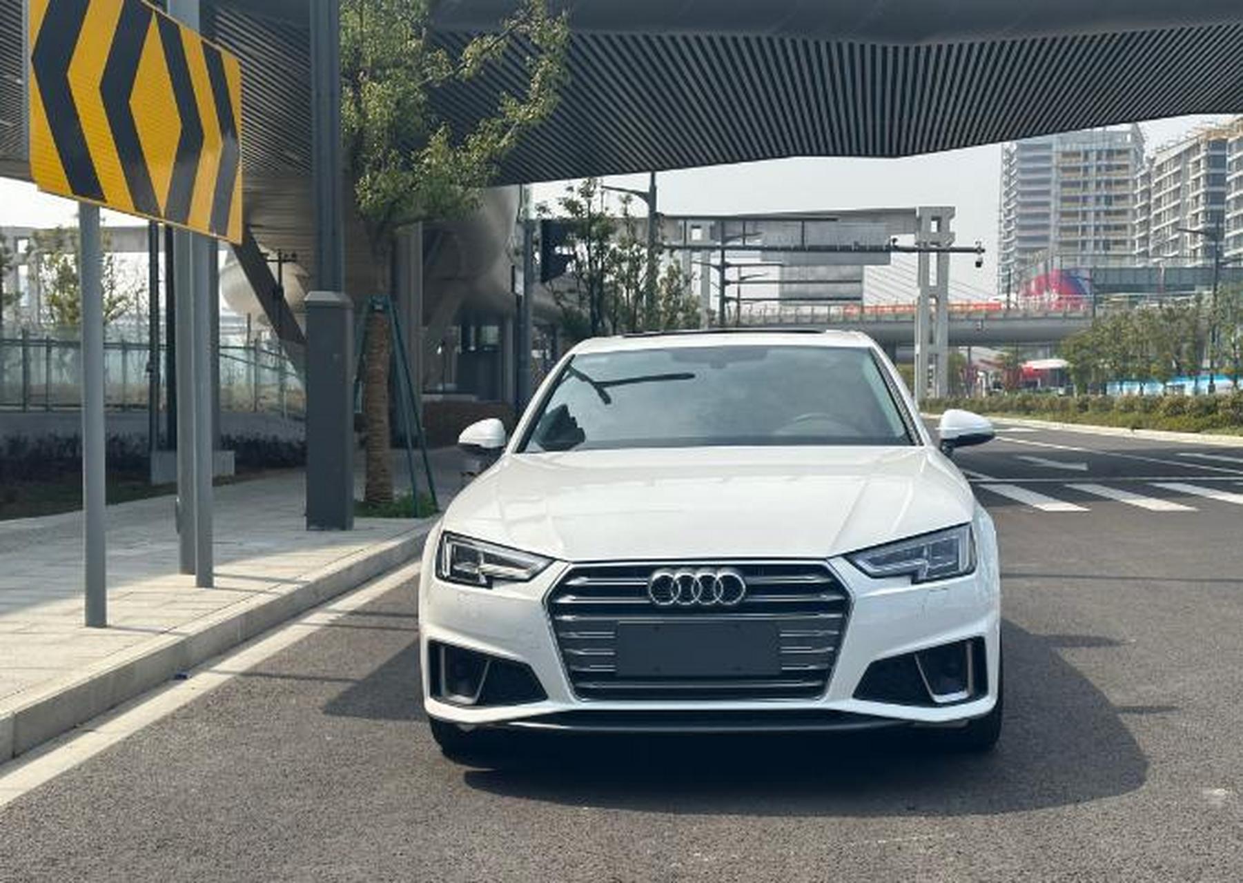 奥迪2019新款车型a4l图片