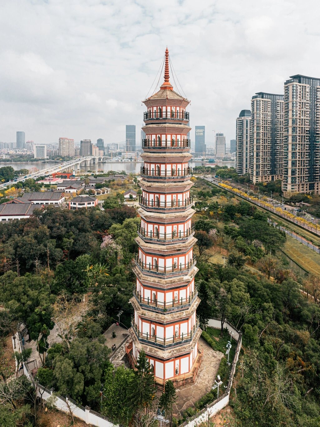 琶洲塔|三塔前辈,琶洲砥柱