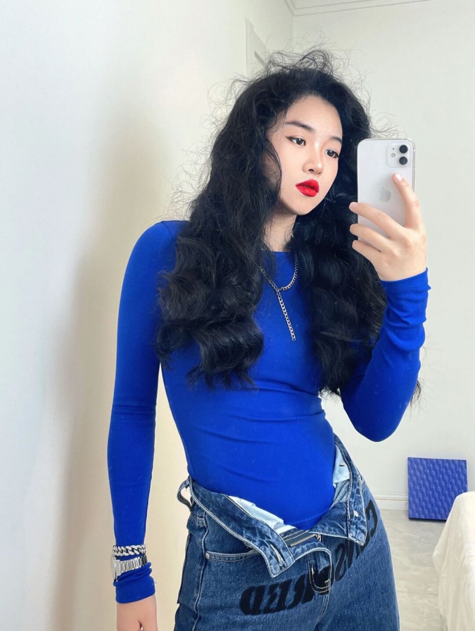 2021年刚流行起来的克莱因蓝我一直都很喜欢,很像学美术时偏爱的钴