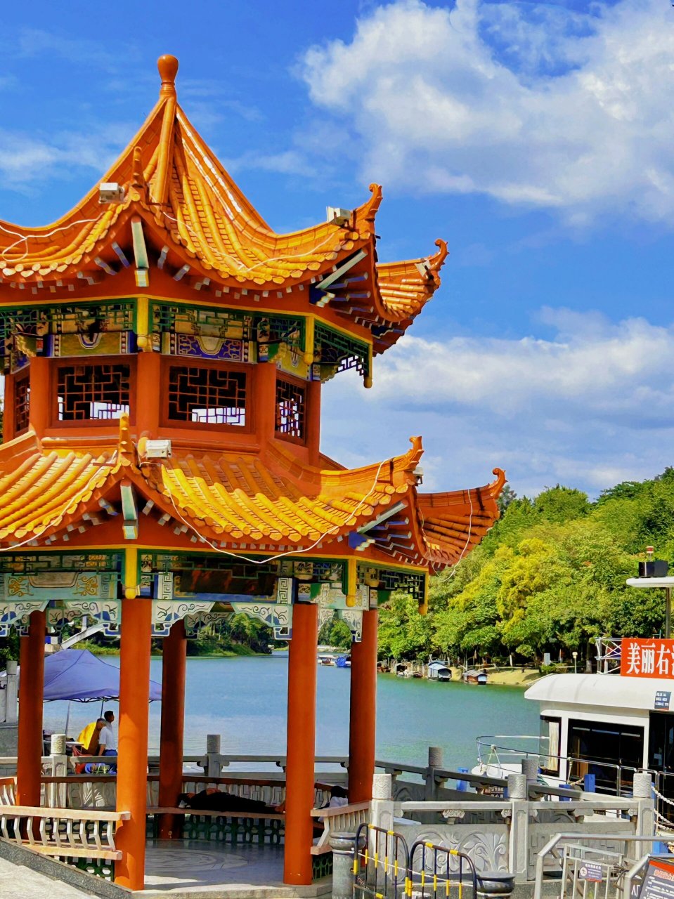 百色) p1 大码头 p2-p3:百色浩坤湖 	 p4-p10: 百色澄碧湖风景区日出