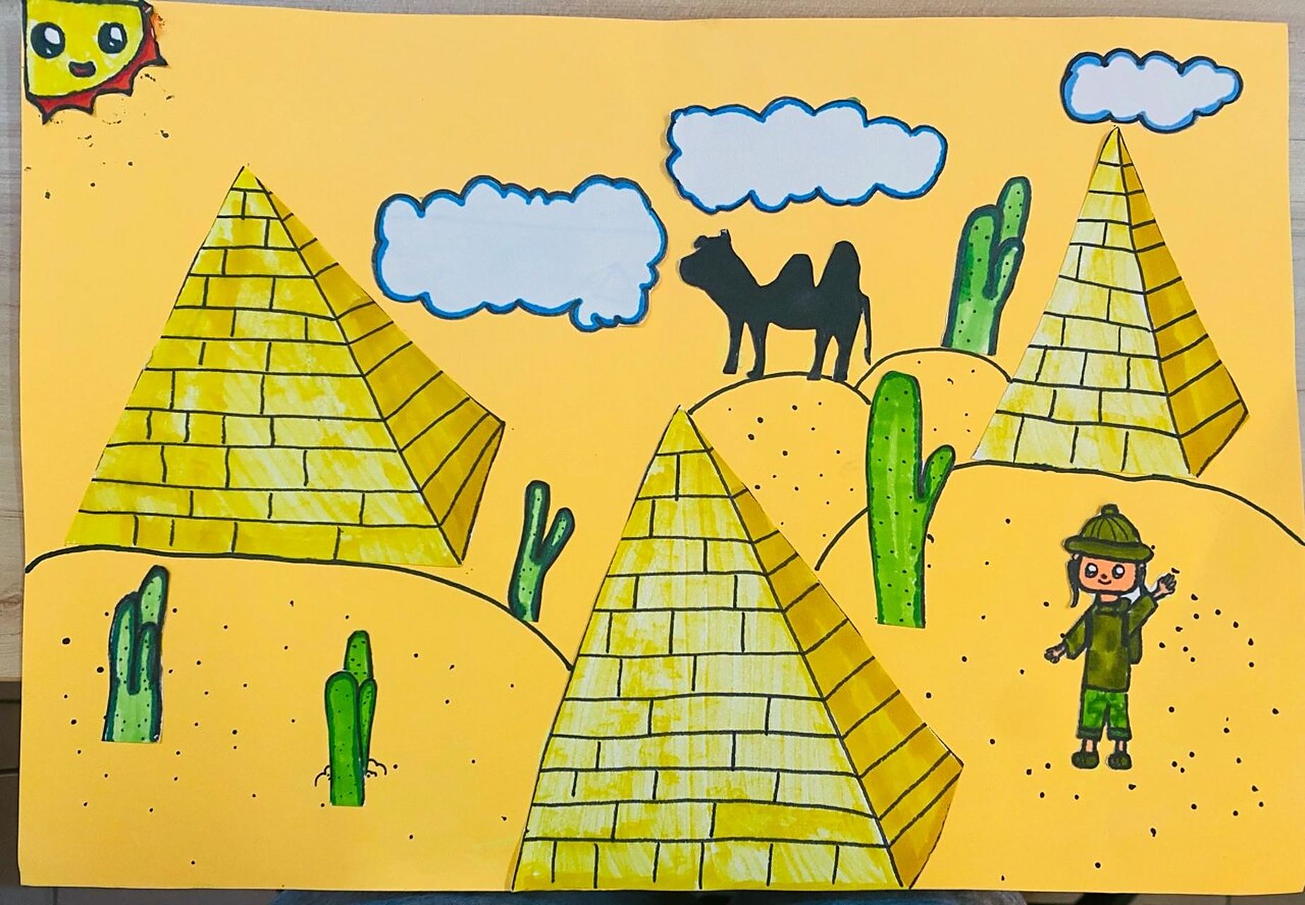 二年级美术丨上册丨《雄伟的塔》学生作品 这个内容是让学生画在素描