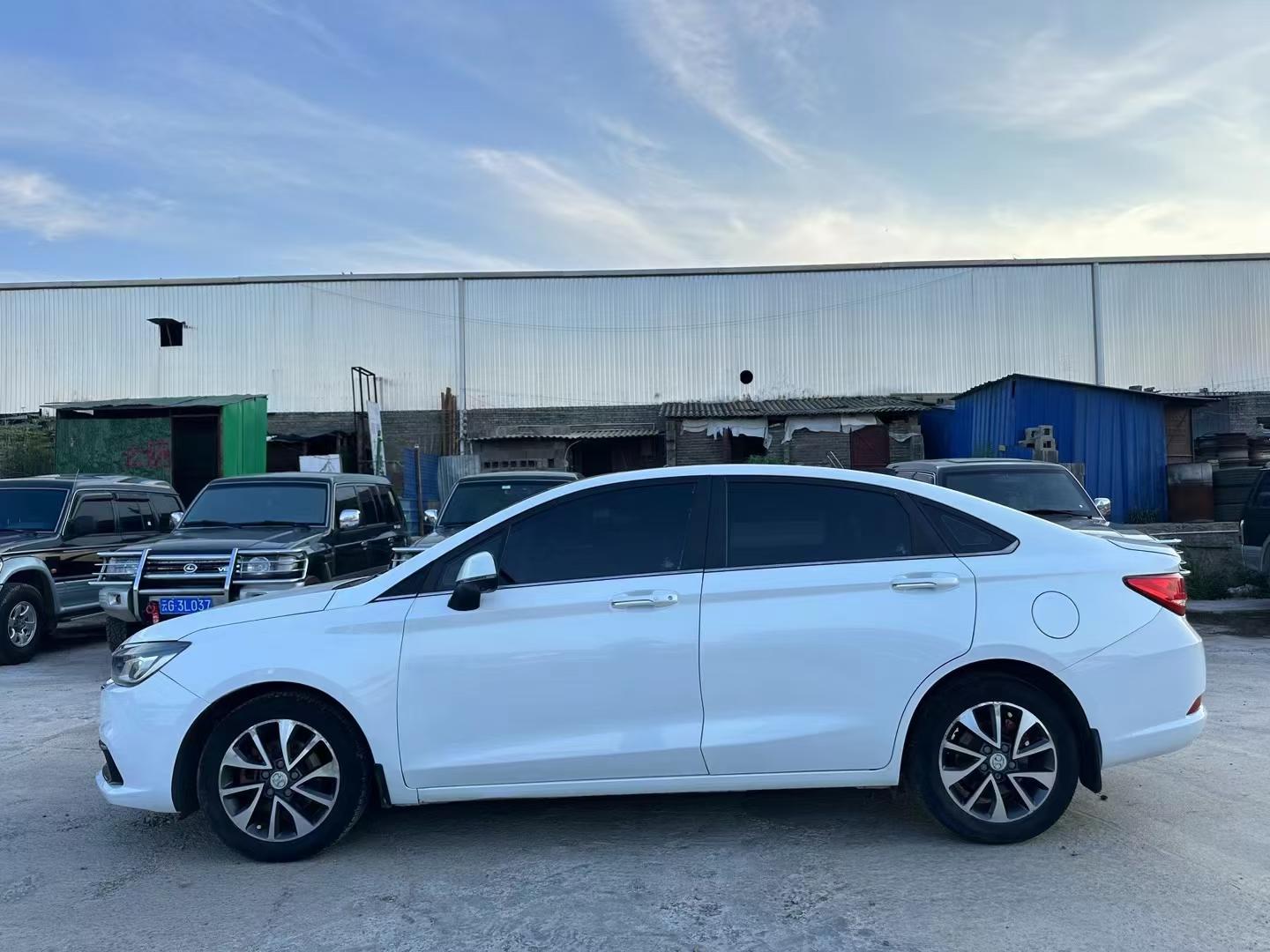 2020年5月上牌北汽绅宝d50手动挡高配带天窗,无钥匙进入,一键启动,多