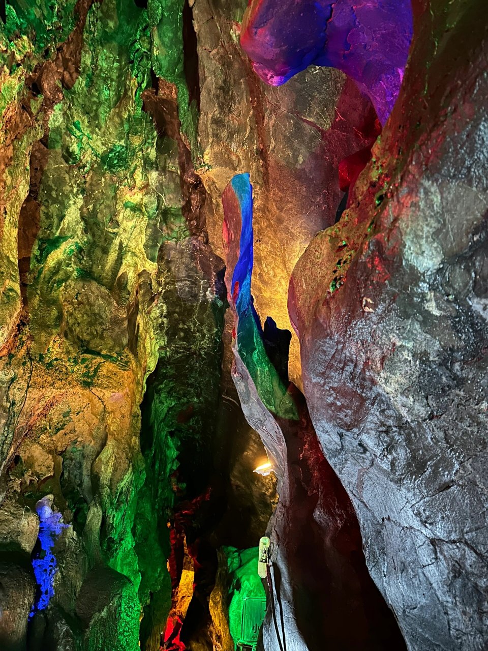 打卡紫微洞 进洞立马降温10度,超级凉快!(可以带防晒服穿进去.