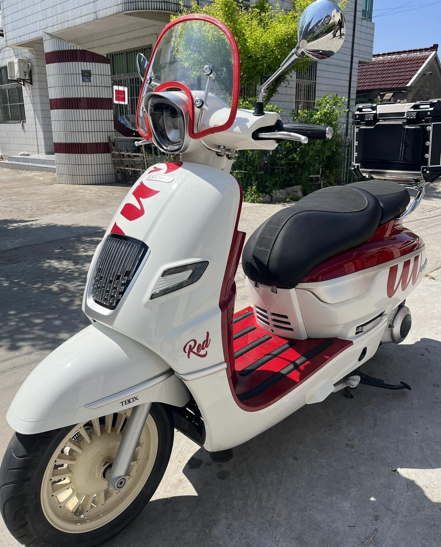 复古踏板梦拉丽莎飞戈150转让,高配一手车,23年上牌