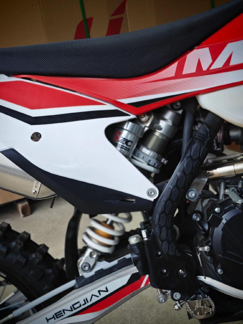 恒舰s2 隆鑫yb250发动机 17kw 四气门六档平衡轴 z300同款直连减震