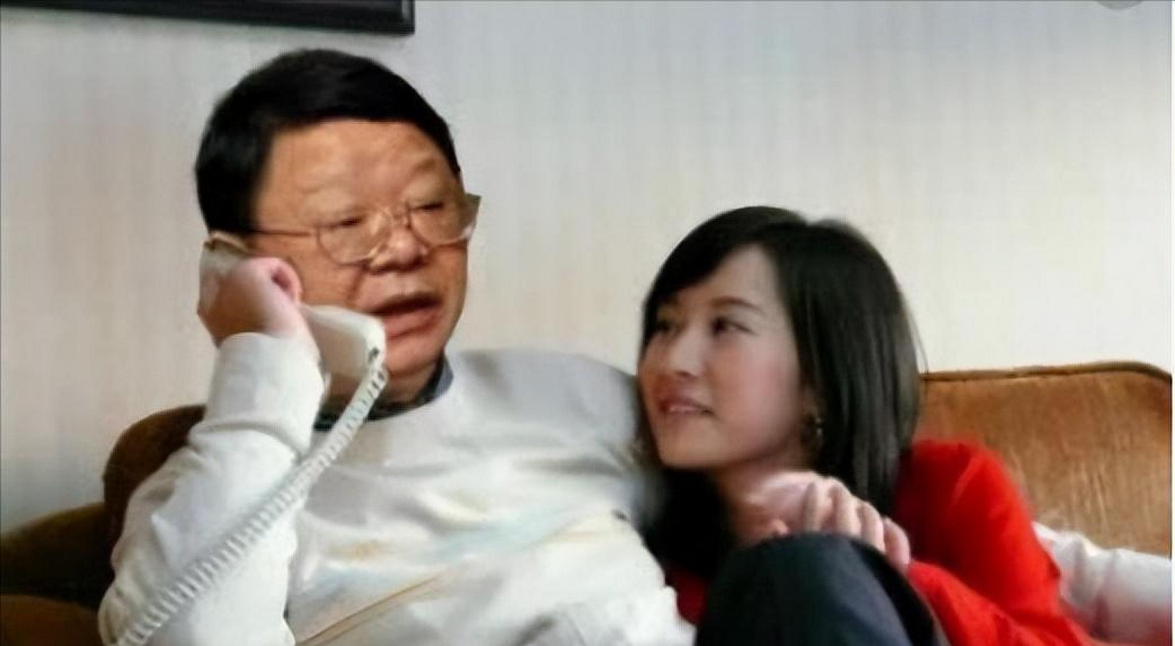 生长在重庆的陈光明,有着山城女性的典型性格:大胆泼辣,耿直豪爽.