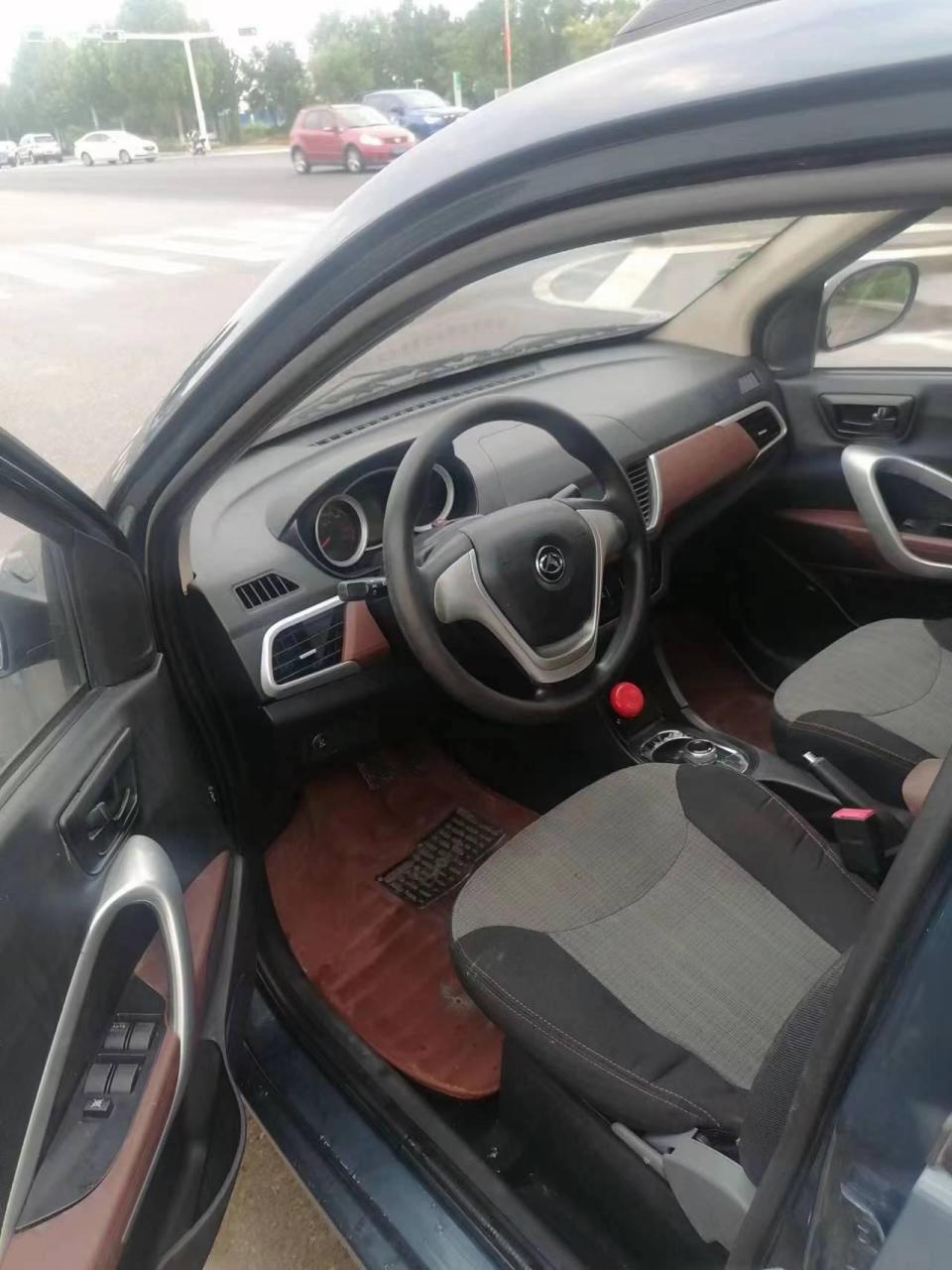 新到丽驰v6六块电瓶油电两用,72伏3500瓦电机,倒车影像,四门电动,带